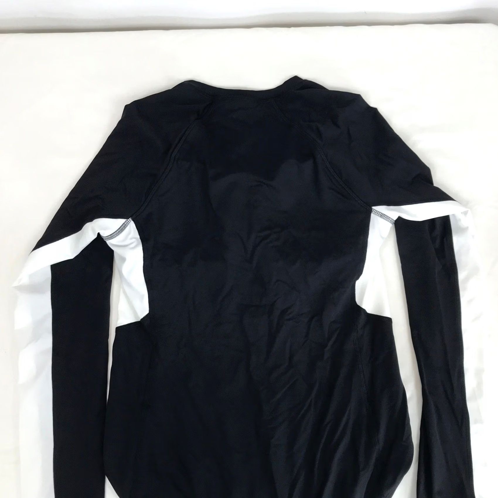 Lands' End Lands End Womens Rash Guard One Piece Colorblock Long Sleeve Size 10 Tall Black White UV Protection Zip Front Athletic Swimsuit Size L / US 10 / IT 46 - 5 Thumbnail
