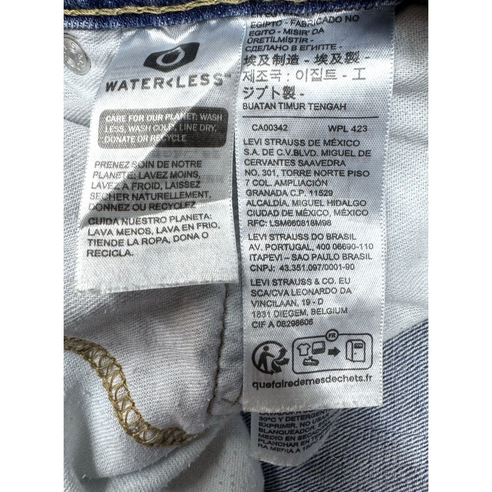 Levi's Item Specifications: Brand: Nike Size US 42 / EU 58 - 3 Thumbnail