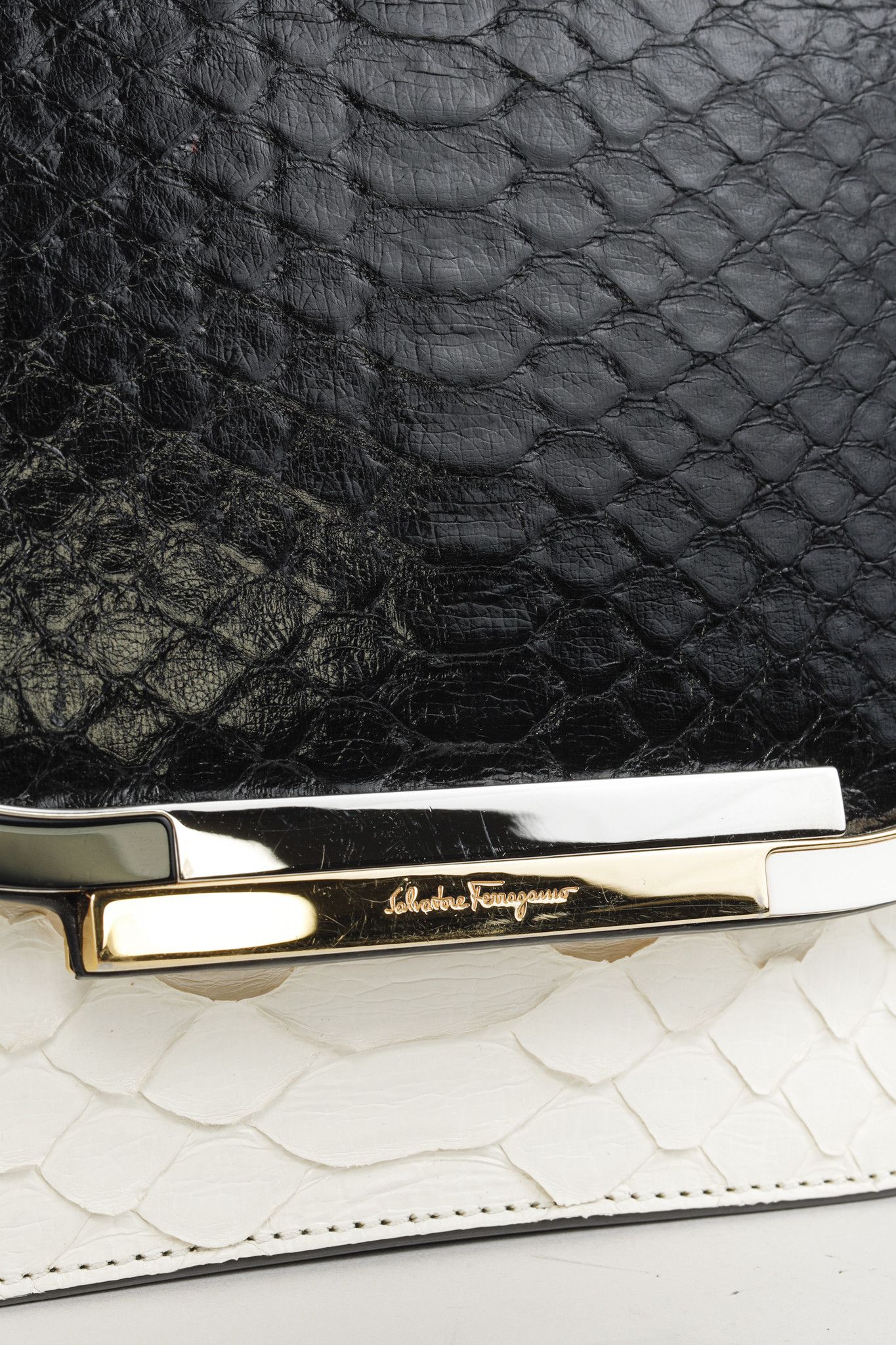 Salvatore Ferragamo Salvatore Ferragamo Python, Black White Saddle Bag Size ONE SIZE - 9 Thumbnail