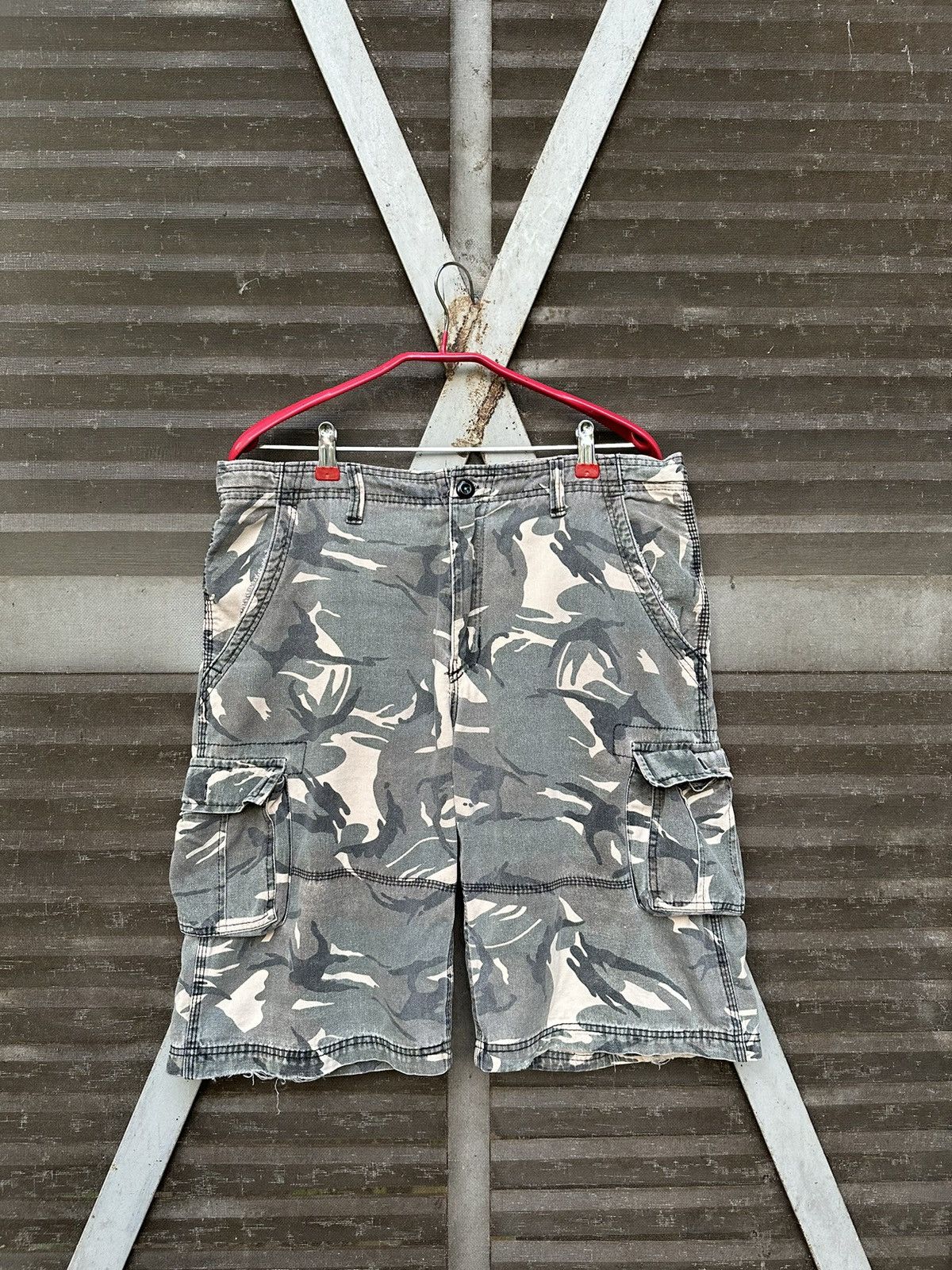 Vintage Vintage THRASHED Mossimo Supply Camo Cargo Pants Size US 34 / EU 50 - 2 Thumbnail