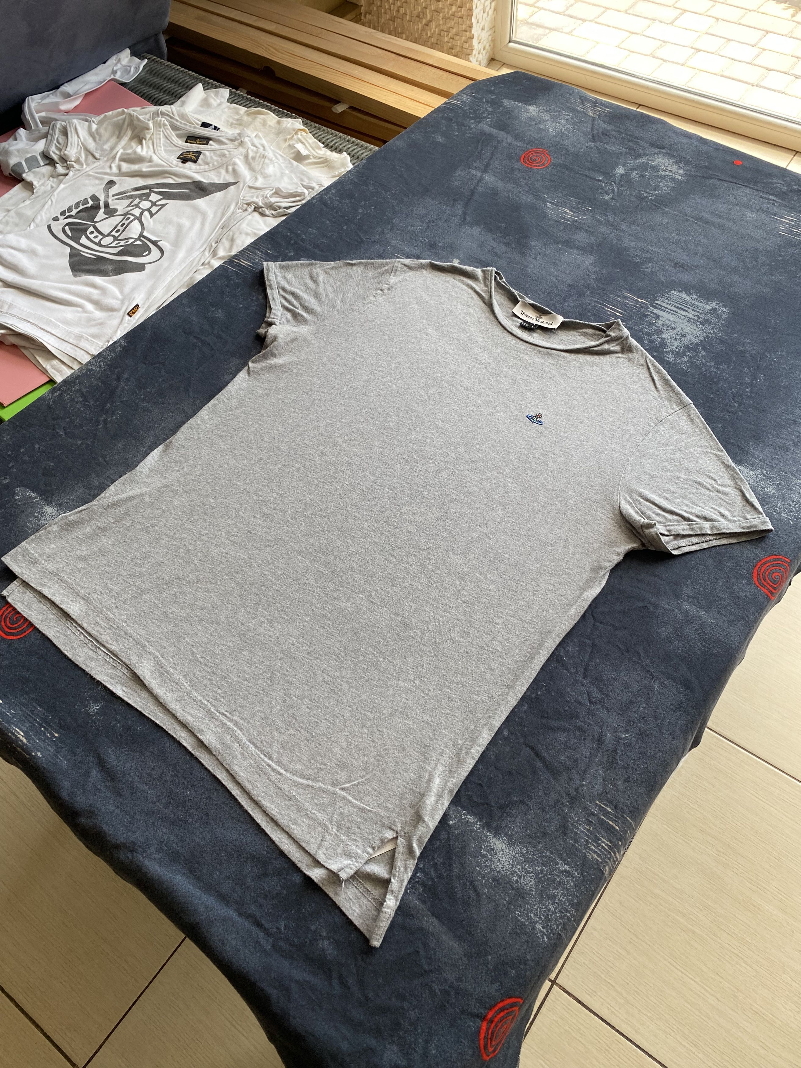 Vintage Vivienne Westwood Vintage Orb Gray Tee Size US L / EU 52-54 / 3 - 15 Thumbnail