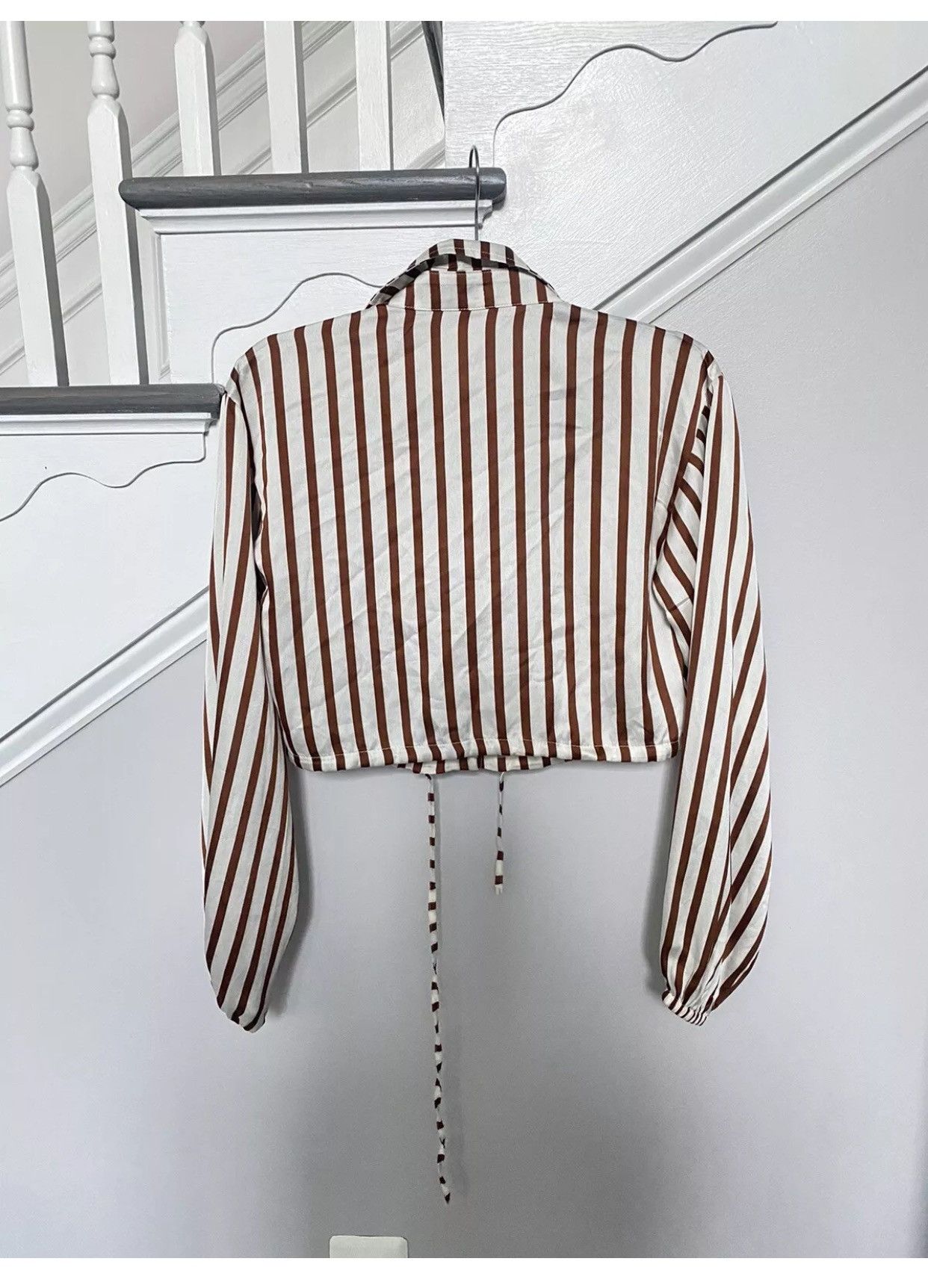 Nasty Gal NWT Nasty Gal Front Tie Striped Crop Silky Shirt Size Small Size S / US 4 / IT 40 - 8 Thumbnail