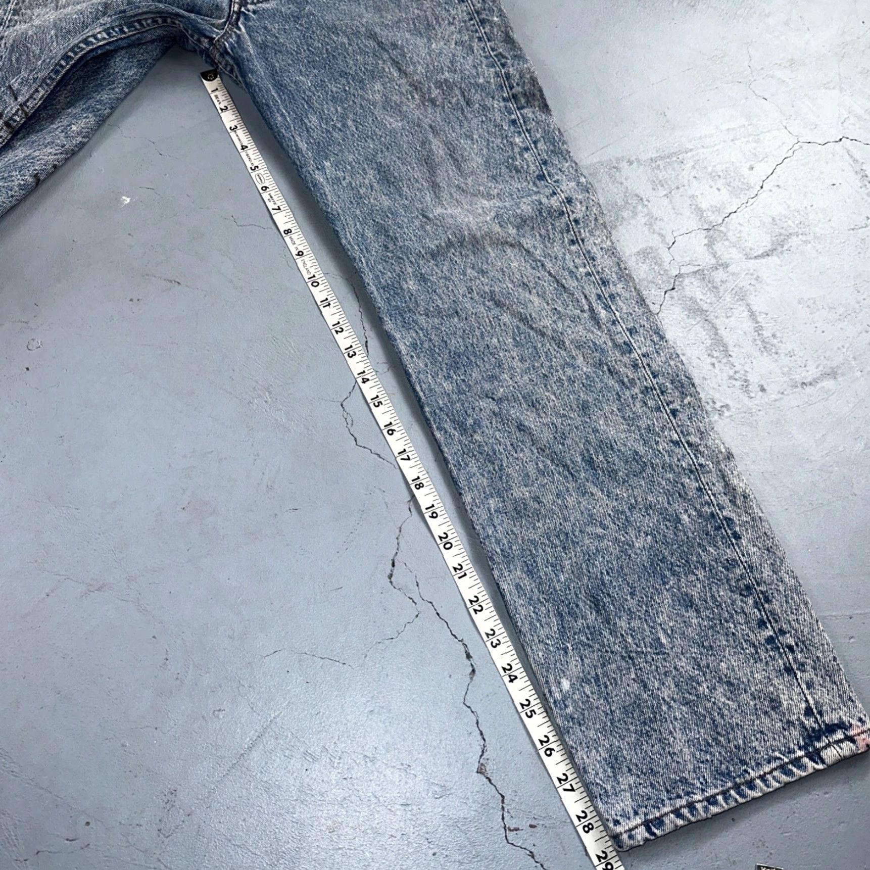 Levi's VINTAGE Levi's 501 Jeans 90s USA Straight Leg Blue Light Wash 32x30 Men Regular Denim Cotton Size US 32 / EU 48 - 6 Thumbnail