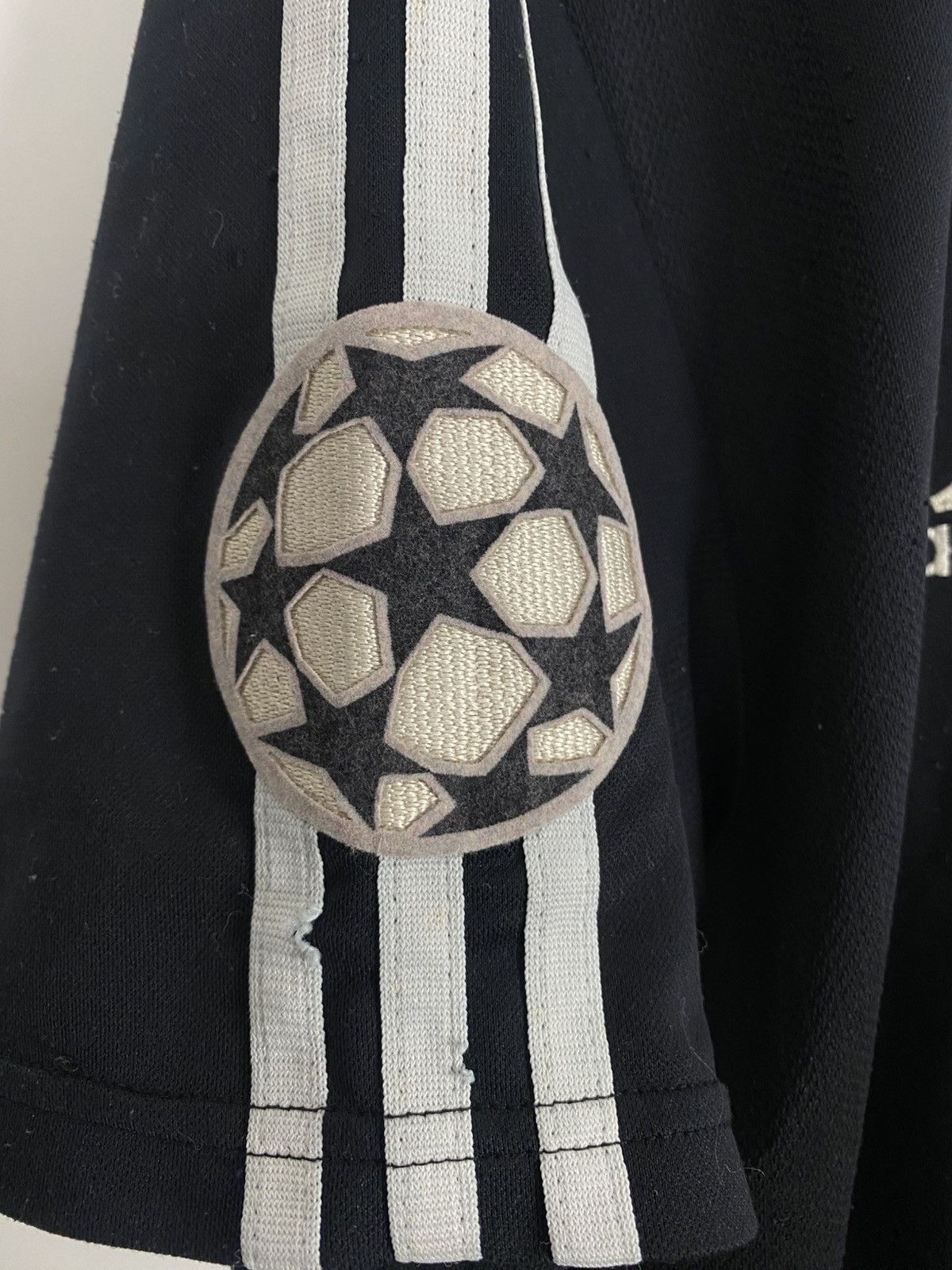 Adidas Real Madrid x Adidas 2001 2002 01/02 Away kit champions Size US M / EU 48-50 / 2 - 16 Thumbnail