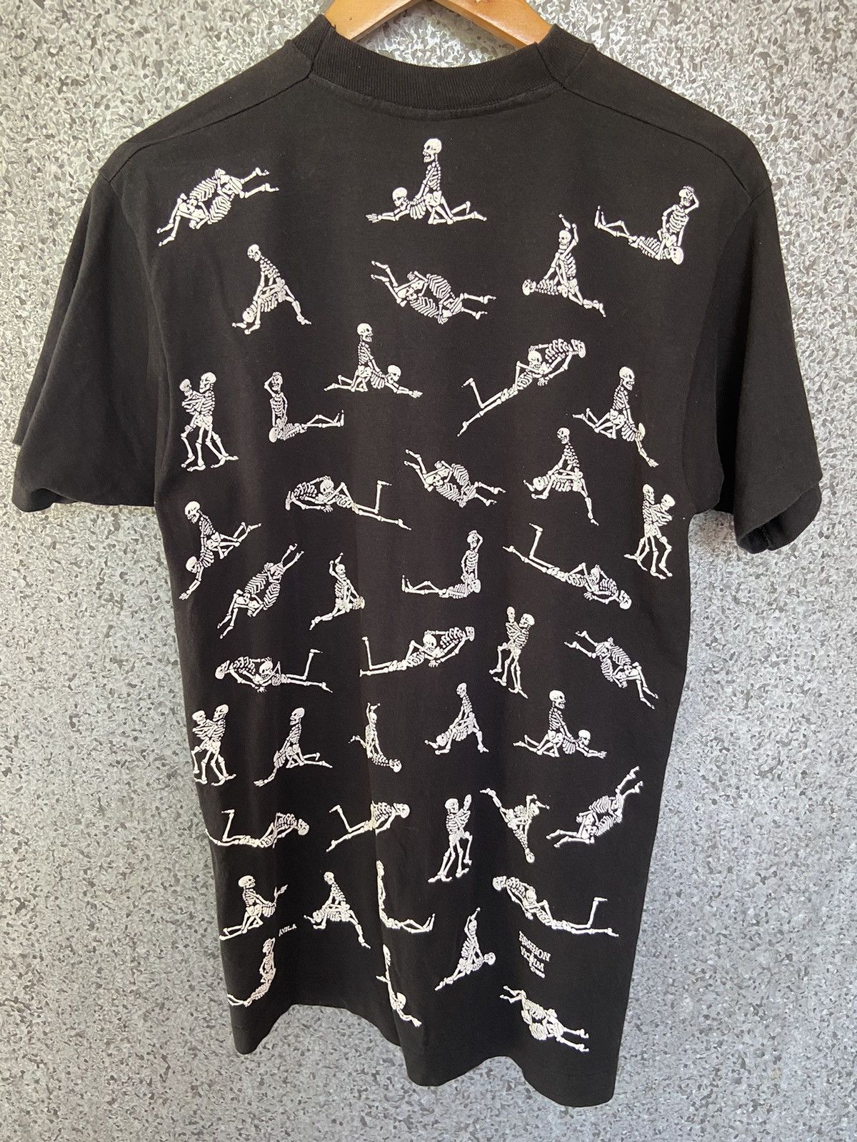 Fashion Victim 🔥 Vtg 90s Vintage Fashion Victim tee skulls Sex position Size US M / EU 48-50 / 2 - 4 Thumbnail