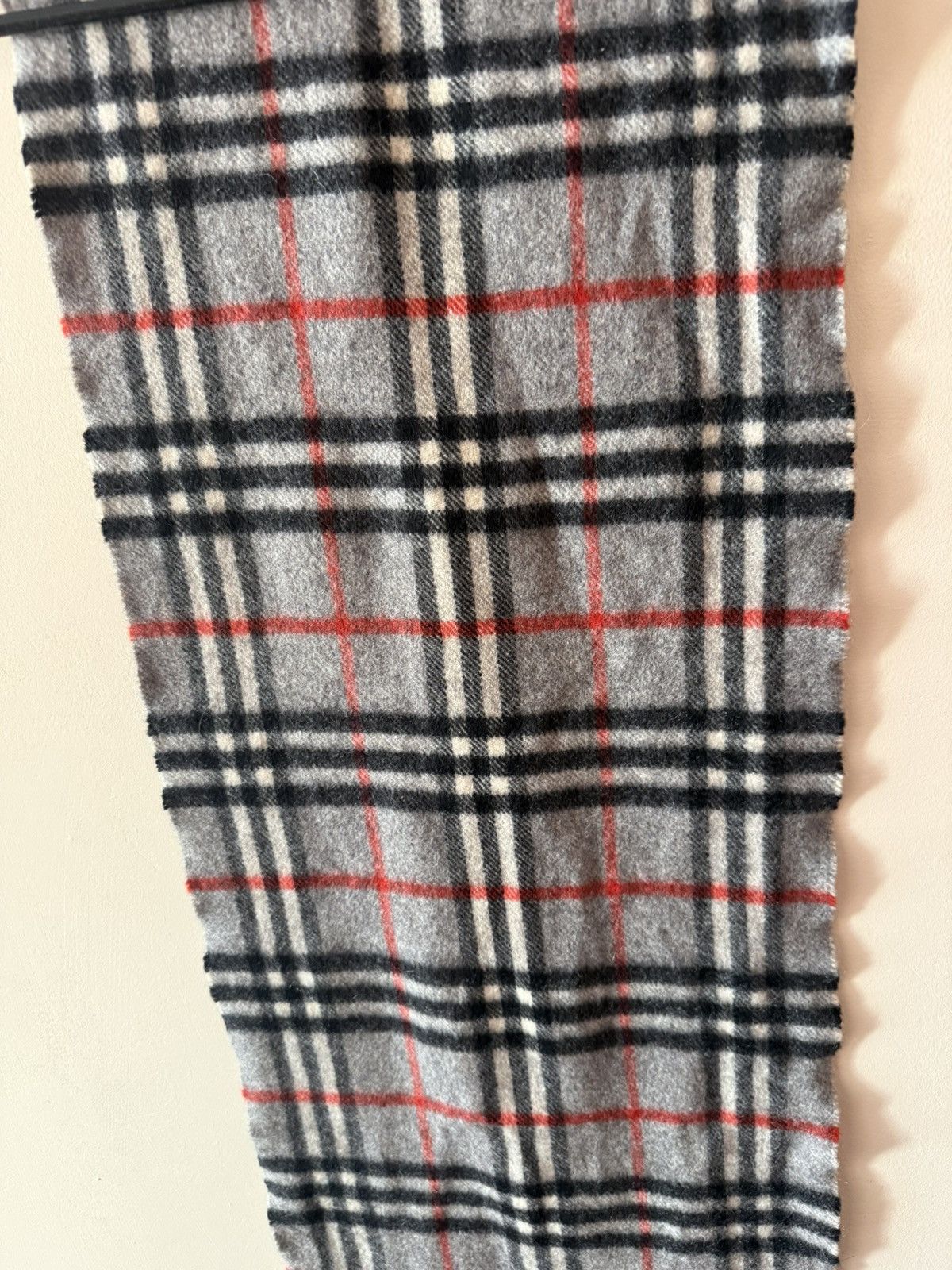Burberry Vintage Cashmere Scarf Burberry’s OS Gray Chekered Luxury Size ONE SIZE - 8 Thumbnail
