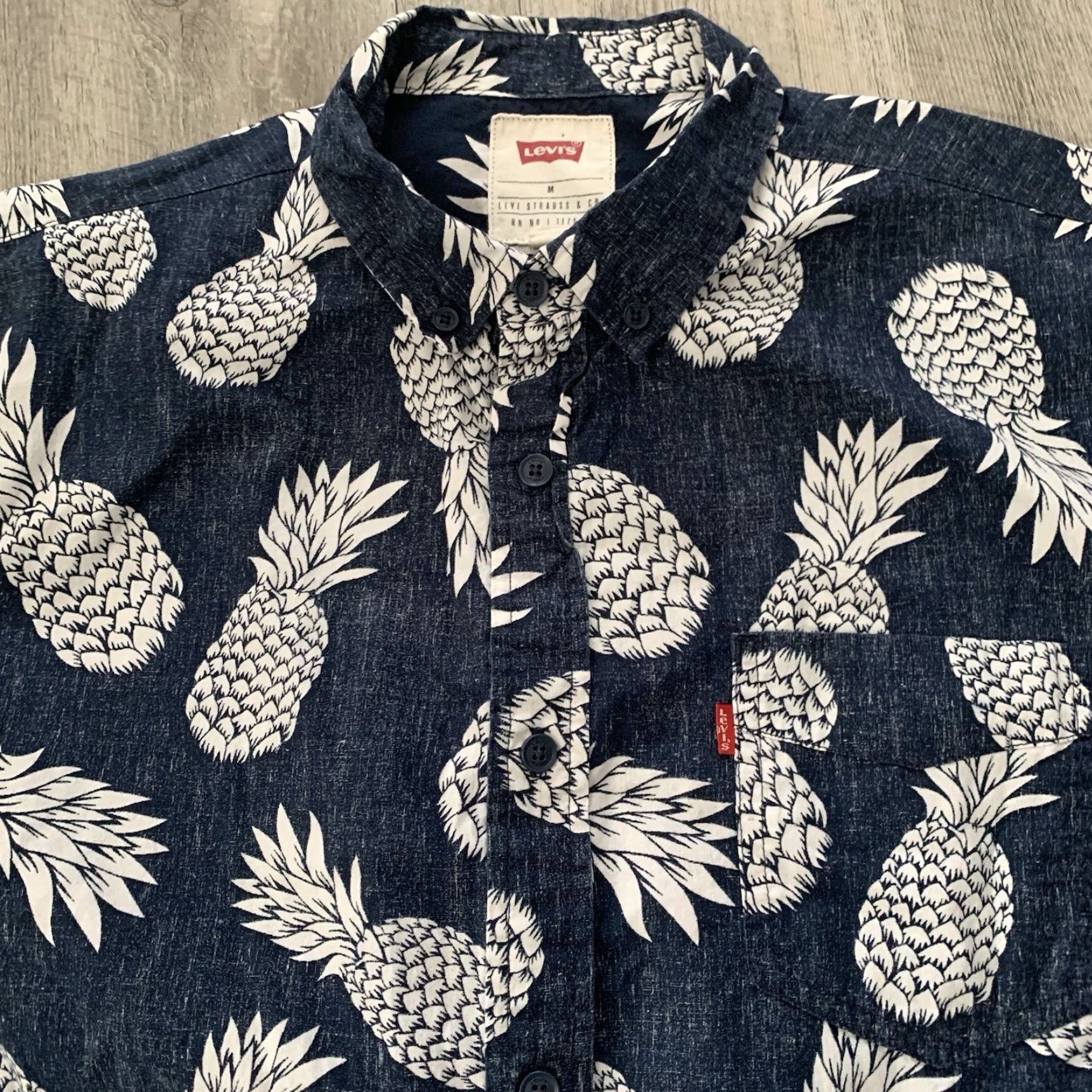 Levi's Levi’s Shirt Mens M Blue Pineapples 100% Cotton Short Sleeve Button Up Hawaiian Tropical Beach Casual Size US M / EU 48-50 / 2 - 3 Thumbnail