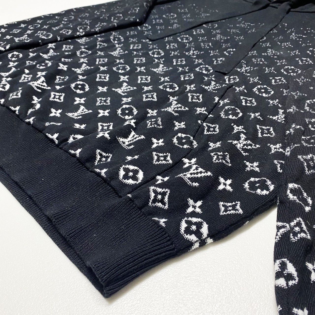 Louis Vuitton Louis vuitton mens gradient hoodie Small S black monogram Size US S / EU 44-46 / 1 - 7 Thumbnail