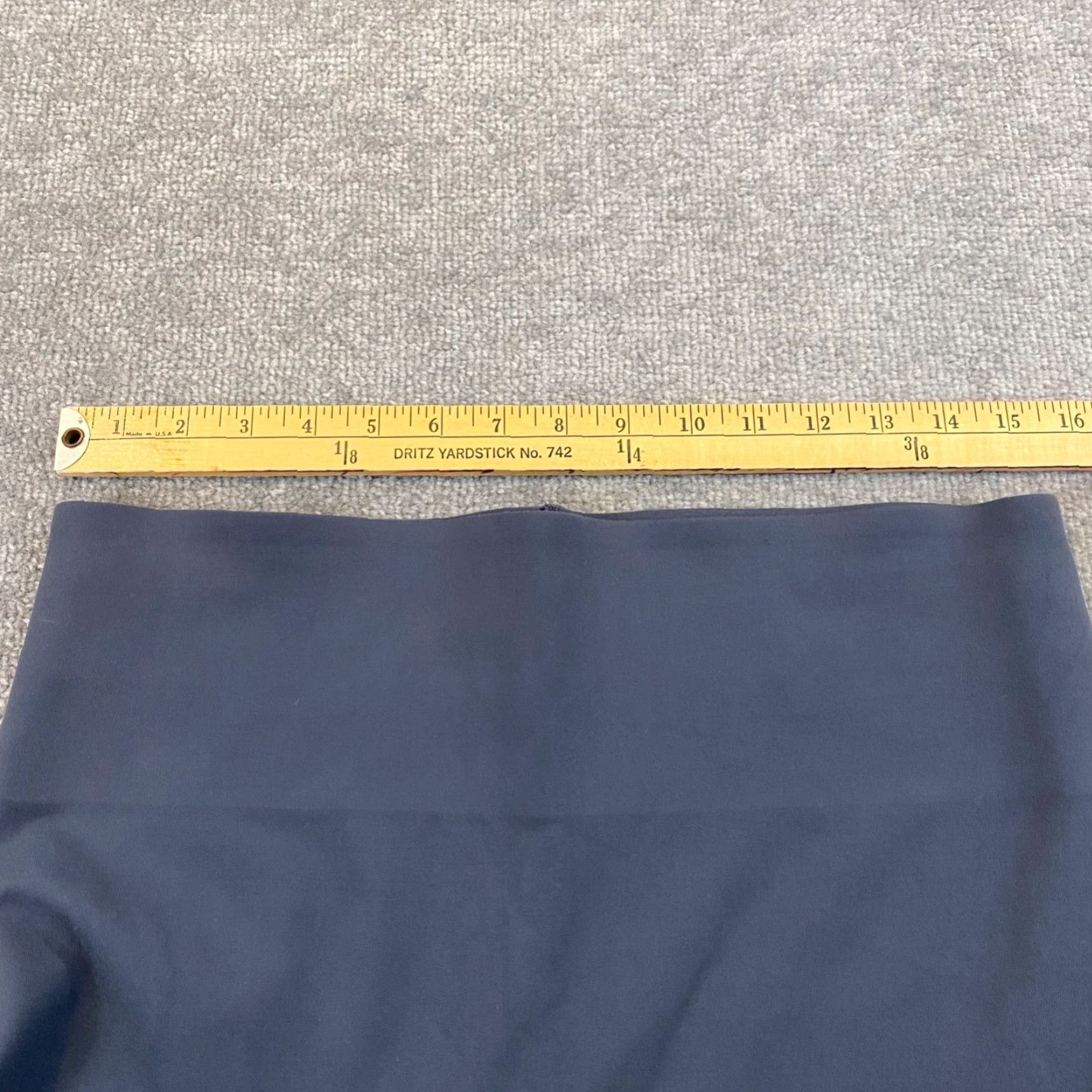 Spanx VINTAGE? No — Spanx Essential Leggings Womens XL Gray Capris High Waisted Workout Light FL1415 Size 40" / US 18 - 2 Thumbnail