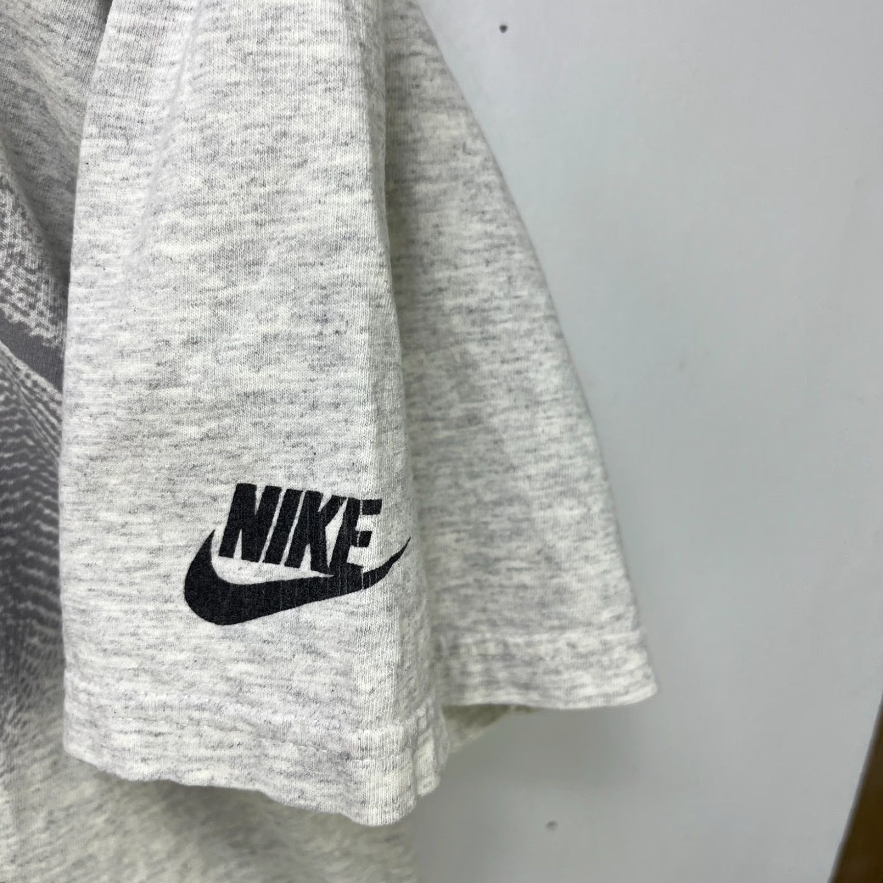 Nike VINTAGE Nike T-Shirt 90s Michael Jordan's Restaurant Gray L Men Shirt Short Sleeve Crew Neck Logo 1990s Skull All Seasons Nike Air Size US L / EU 52-54 / 3 - 4 Thumbnail