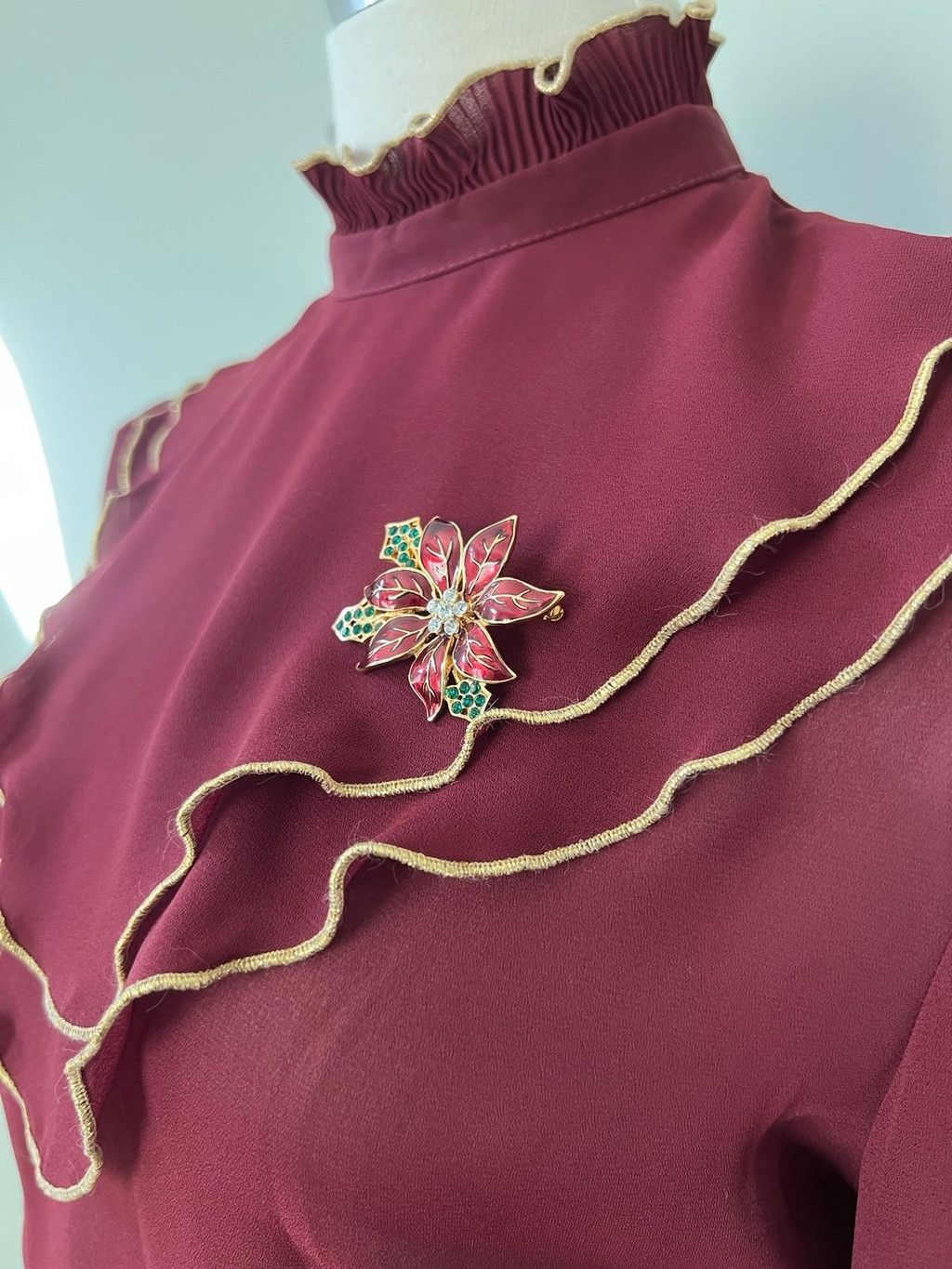 Liz Claiborne 1970s Vintage Liz Claiborne Poinsettia Christmas Brooch mint Size ONE SIZE - 5 Thumbnail