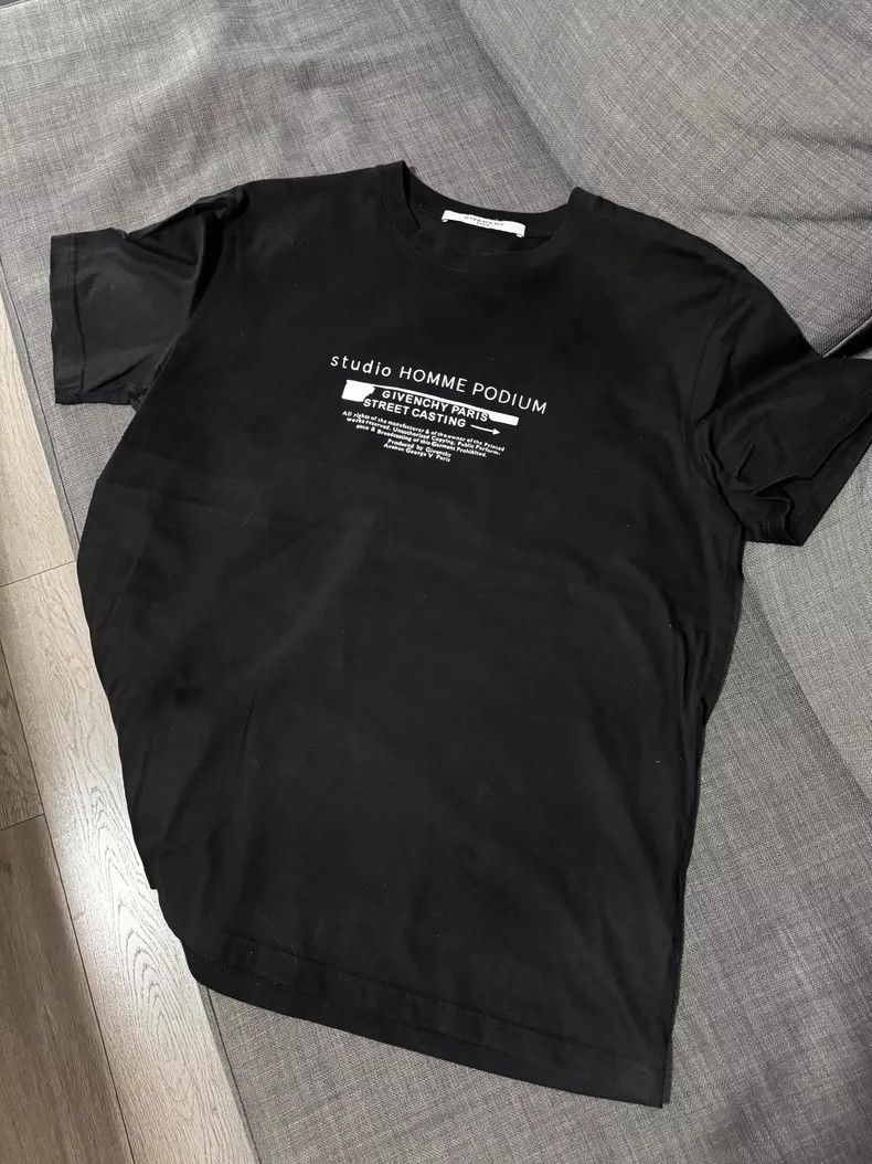 Givenchy Givenchy Men's T-Shirt, Size S, Fits Size 16 Size US S / EU 44-46 / 1 - 1 Thumbnail
