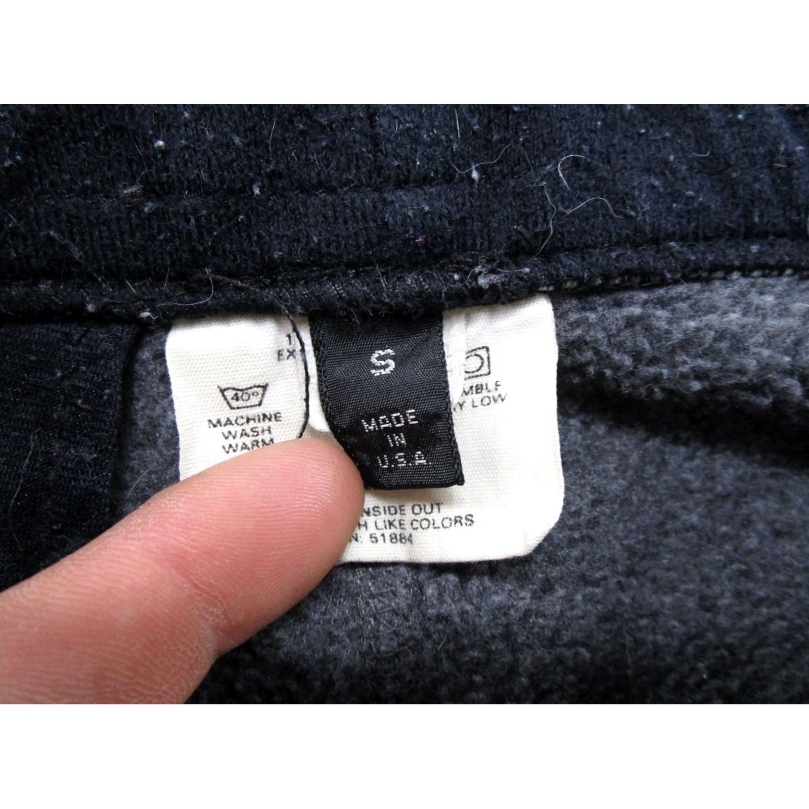 Patagonia VINTAGE Patagonia Sweatpants Pants Men S Gray Fleece Polyester 25681 USA Zip Back Pocket Pockets Hiking Winter Fall Spring USA Mens Size US 29 - 4 Thumbnail