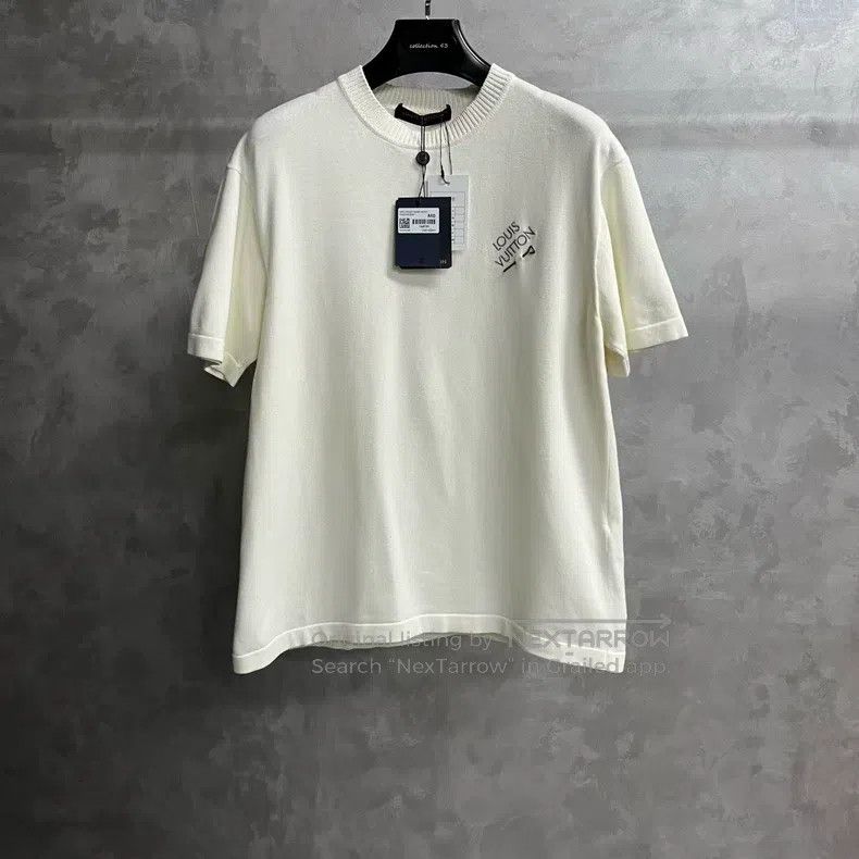 Louis Vuitton Louis Vuitton Latest White Solid Chest Logo Printed Crew N Size US M / EU 48-50 / 2 - 1 Thumbnail