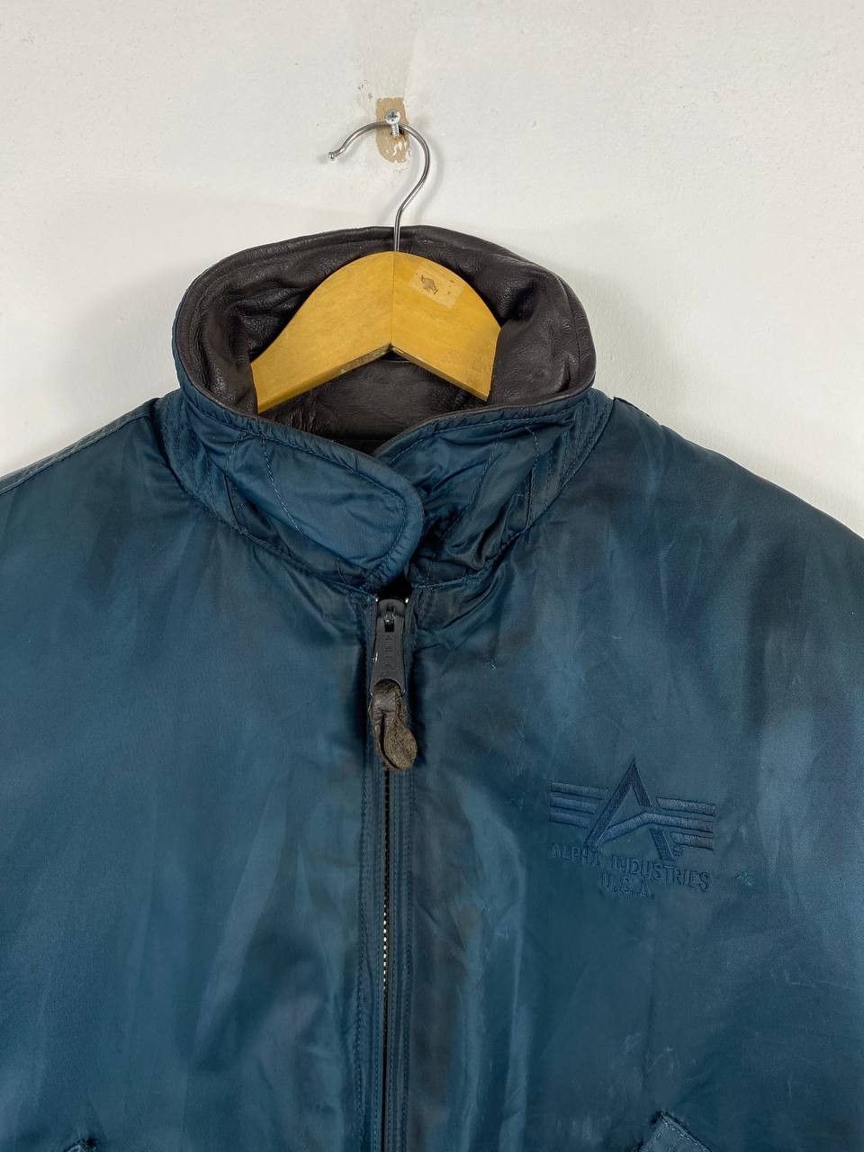 Alpha Industries alpha industries bomber jacket slightly distressed Size US L / EU 52-54 / 3 - 2 Thumbnail