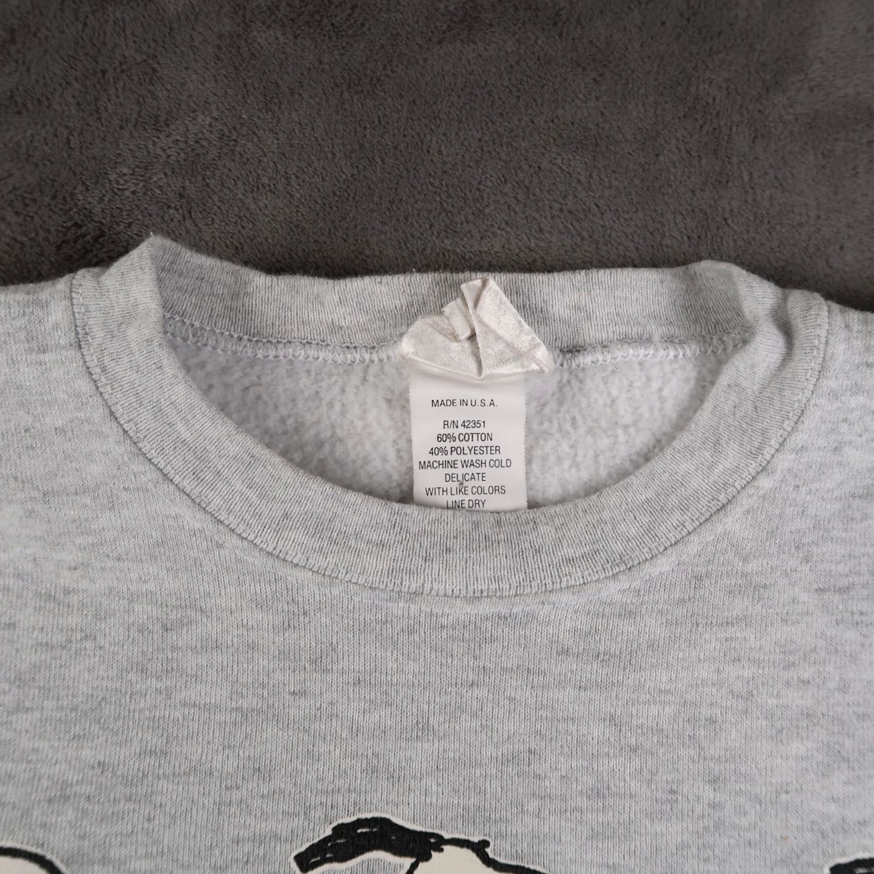 Vintage VINTAGE Snoopy Sweatshirt Cartoon Crewneck M Gray USA 90s Peanuts Crew Neck Mens Womens Unisex Adults Graphic Print Cotton Polyester Regular Fit Size US M / EU 48-50 / 2 - 5 Thumbnail