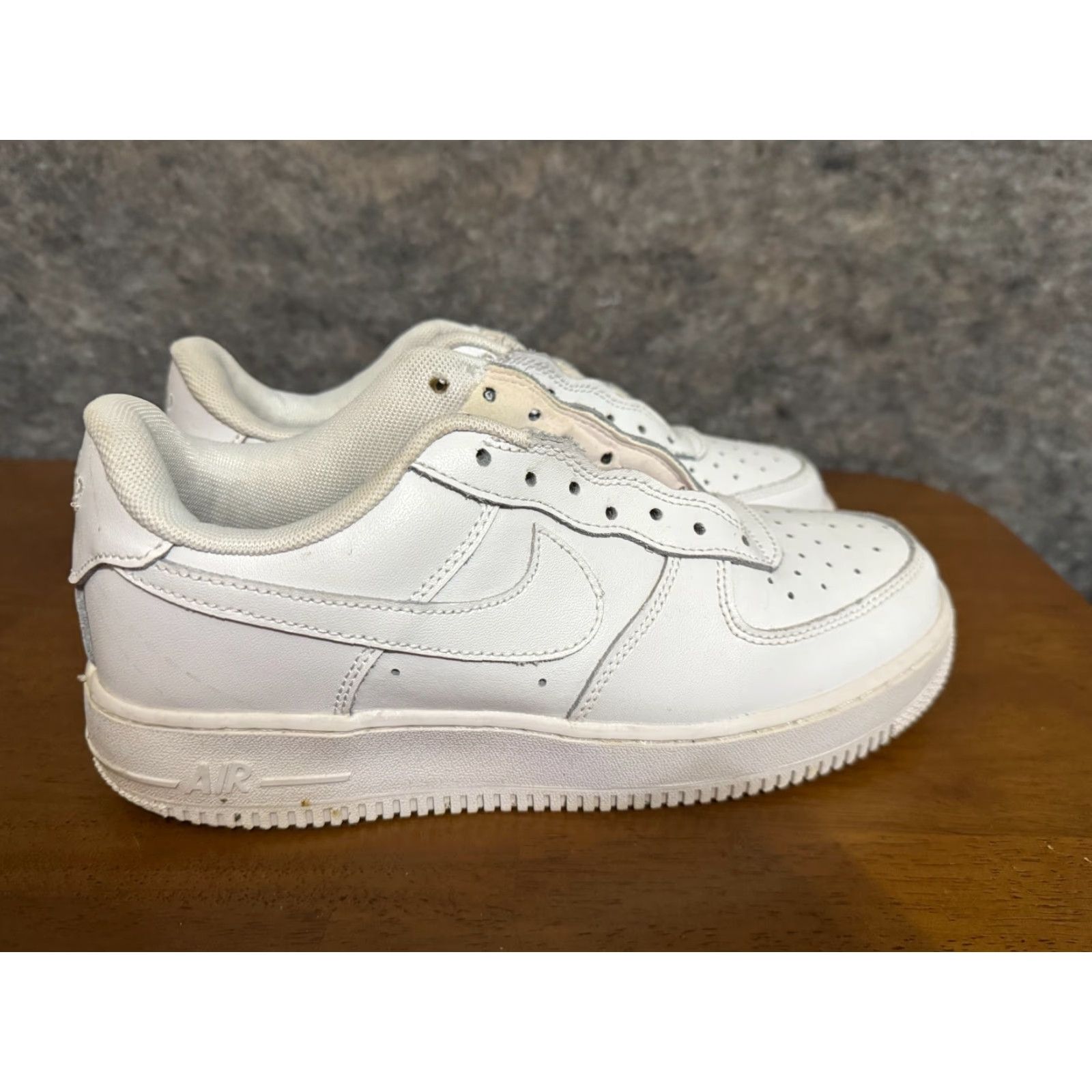 Nike Nike Air Force Low Triple White Sneaker Mens 7 White Leather Rubber Nas White CW2288-111 Size US 7 / EU 40 - 4 Thumbnail