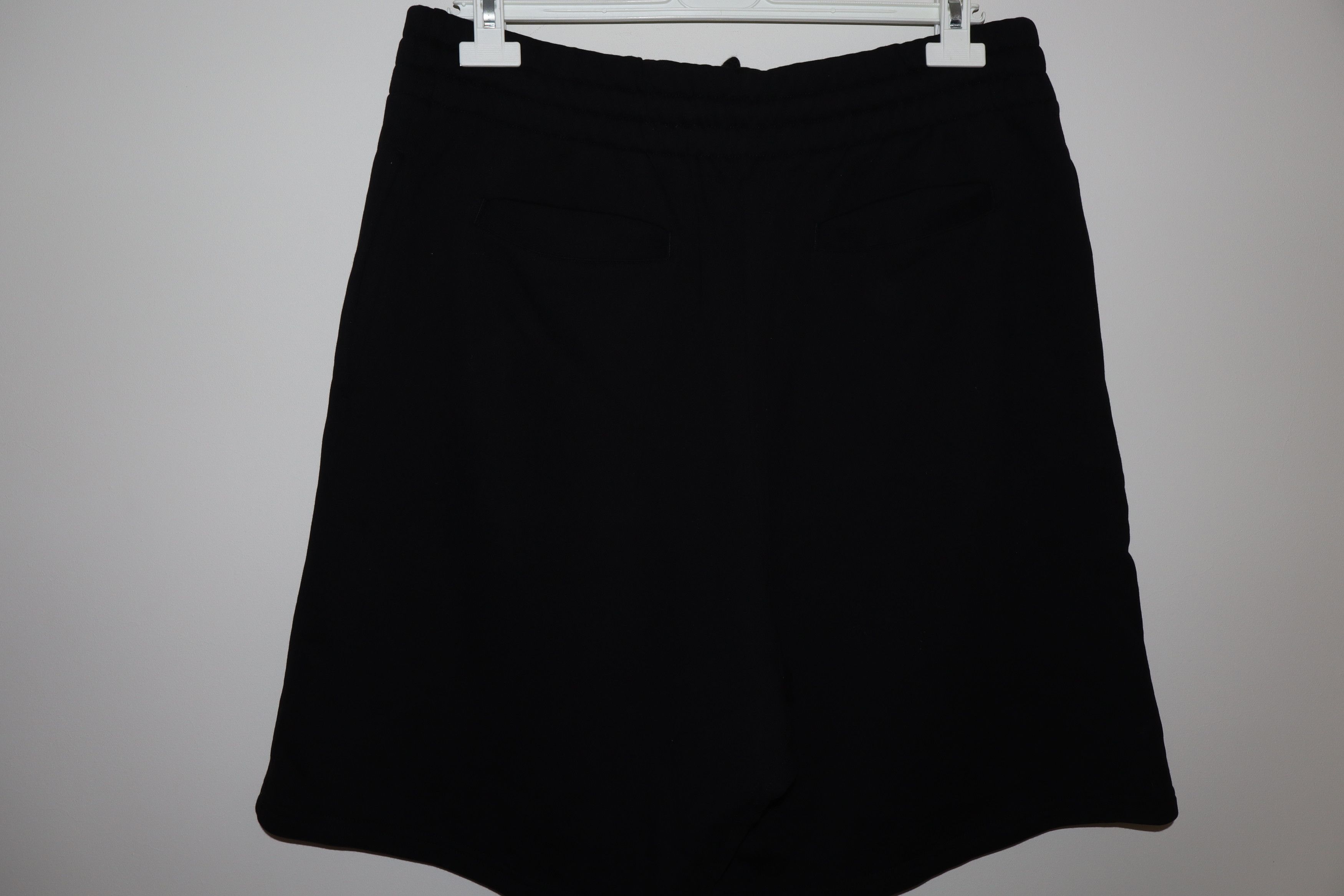 Moschino Oversized logo shorts Size US 34 / EU 50 - 6 Thumbnail