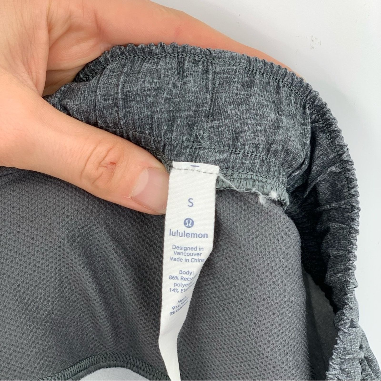 Lululemon LULULEMON 7" Surge Short Linerless Heathered Grey S Size US 26 / EU 42 - 4 Thumbnail