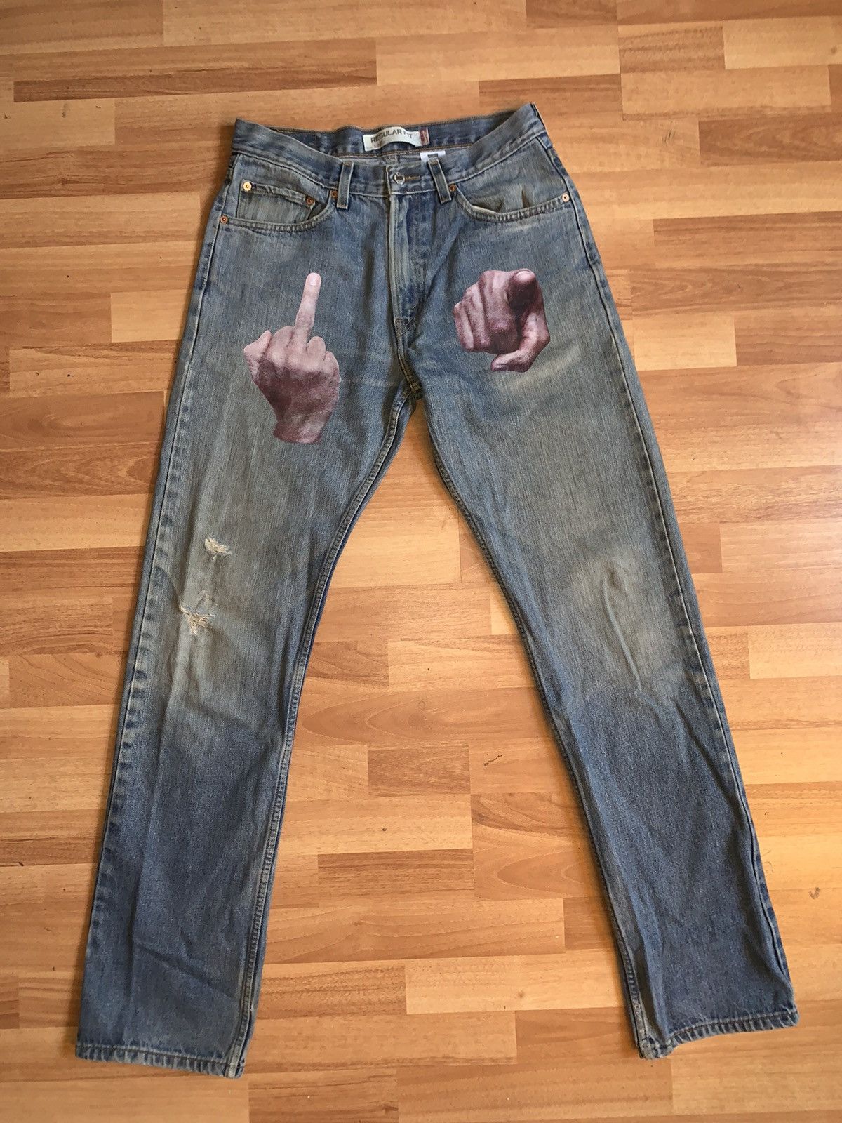Levi's × Vintage 1 of 1 Middle Finger Levi’s 505 Size US 32 / EU 48 - 2 Thumbnail