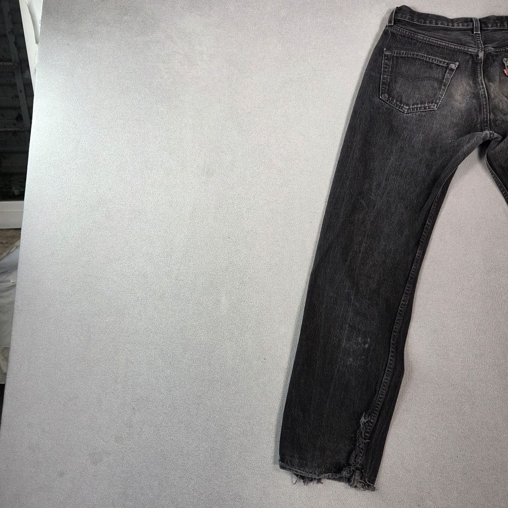 Levi's Vintage Levi's 501 Jeans Mens Black Button Fly Distressed 90s 28x30 Jeans Mens Size US 28 / EU 44 - 4 Thumbnail