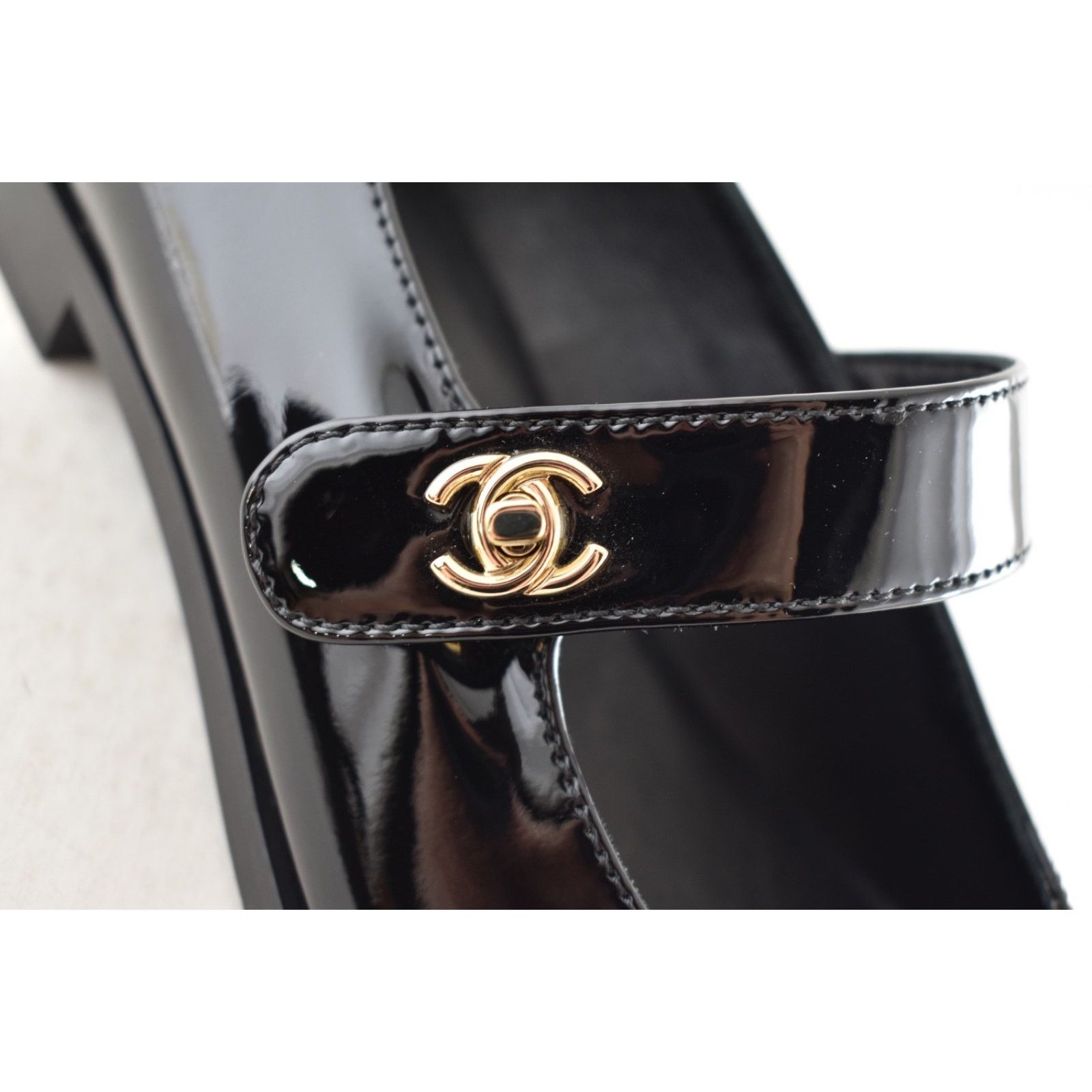 Chanel Chanel Black Patent Turnlock CC Mary Jane Ballet Flat 39 Size US 8 / IT 38 - 4 Thumbnail