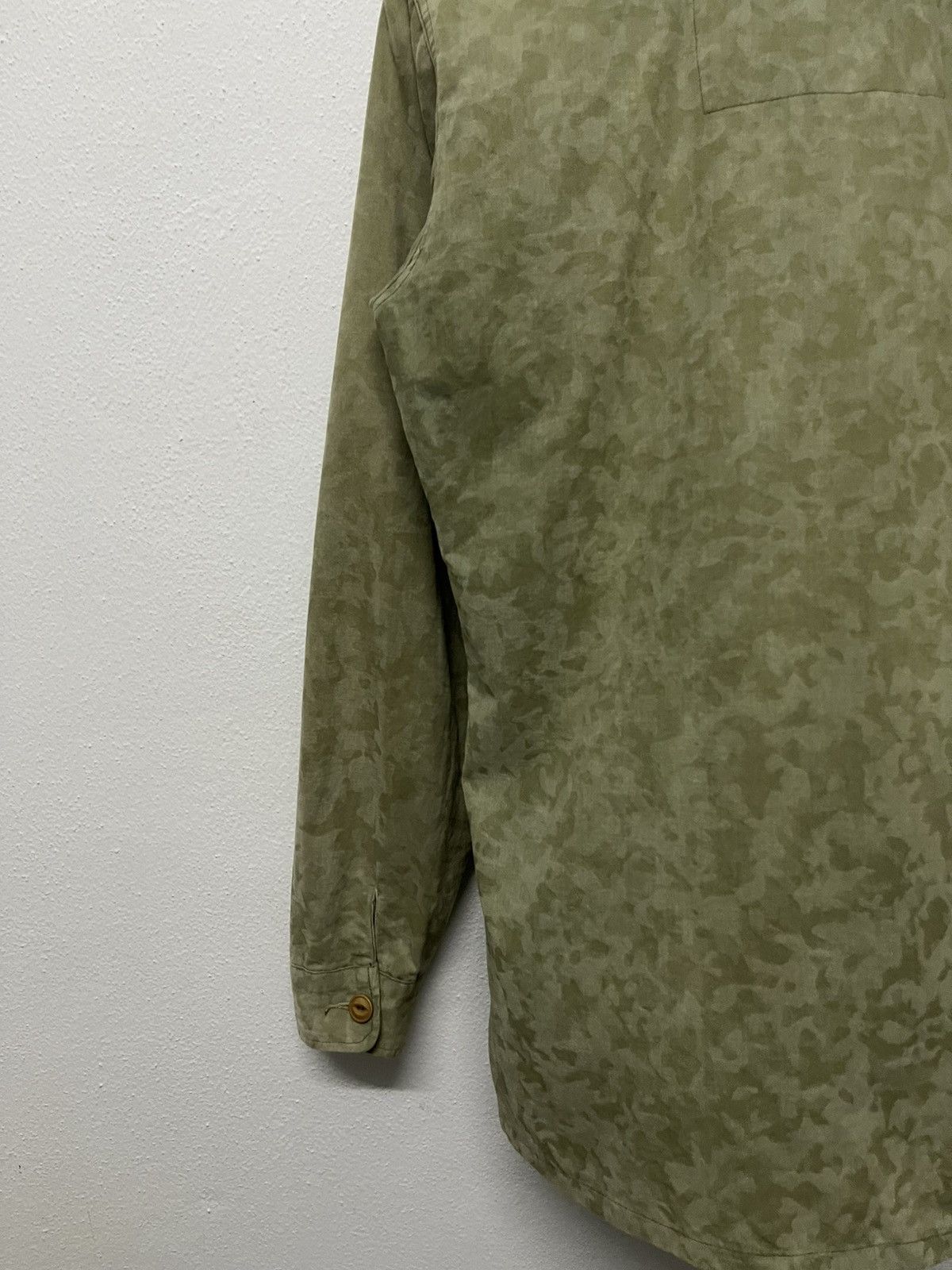 Comme des Garcons PLAY AD 2009 COMME DES GARCONS PLAY CAMO BUTTON UP FADED Size US M / EU 48-50 / 2 - 9 Thumbnail