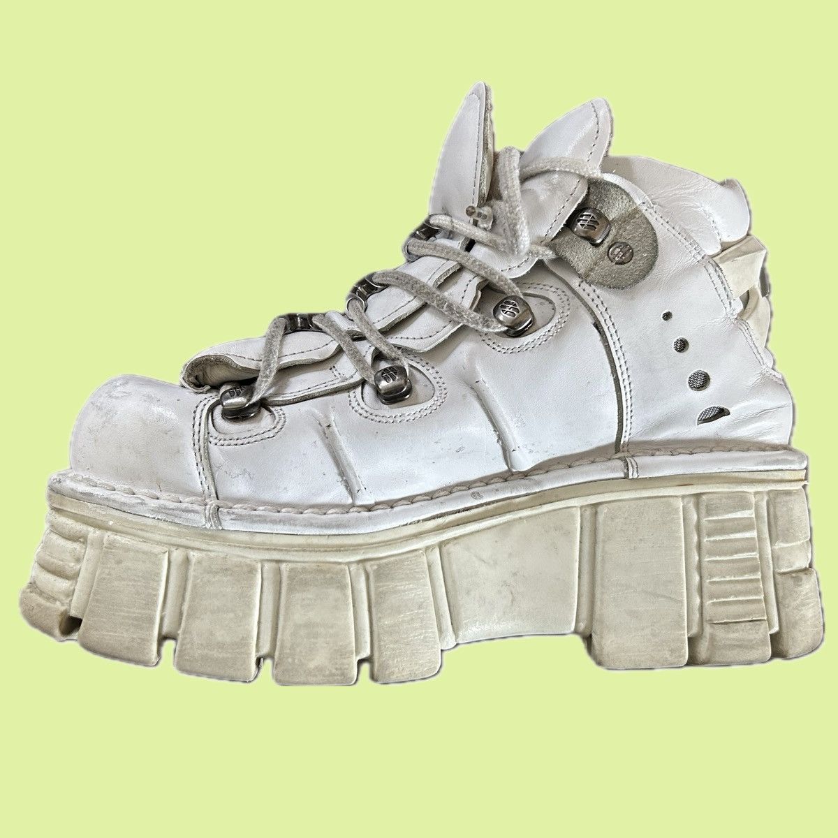 VINTAGE 90s New Rock White M-106 Platform Boots