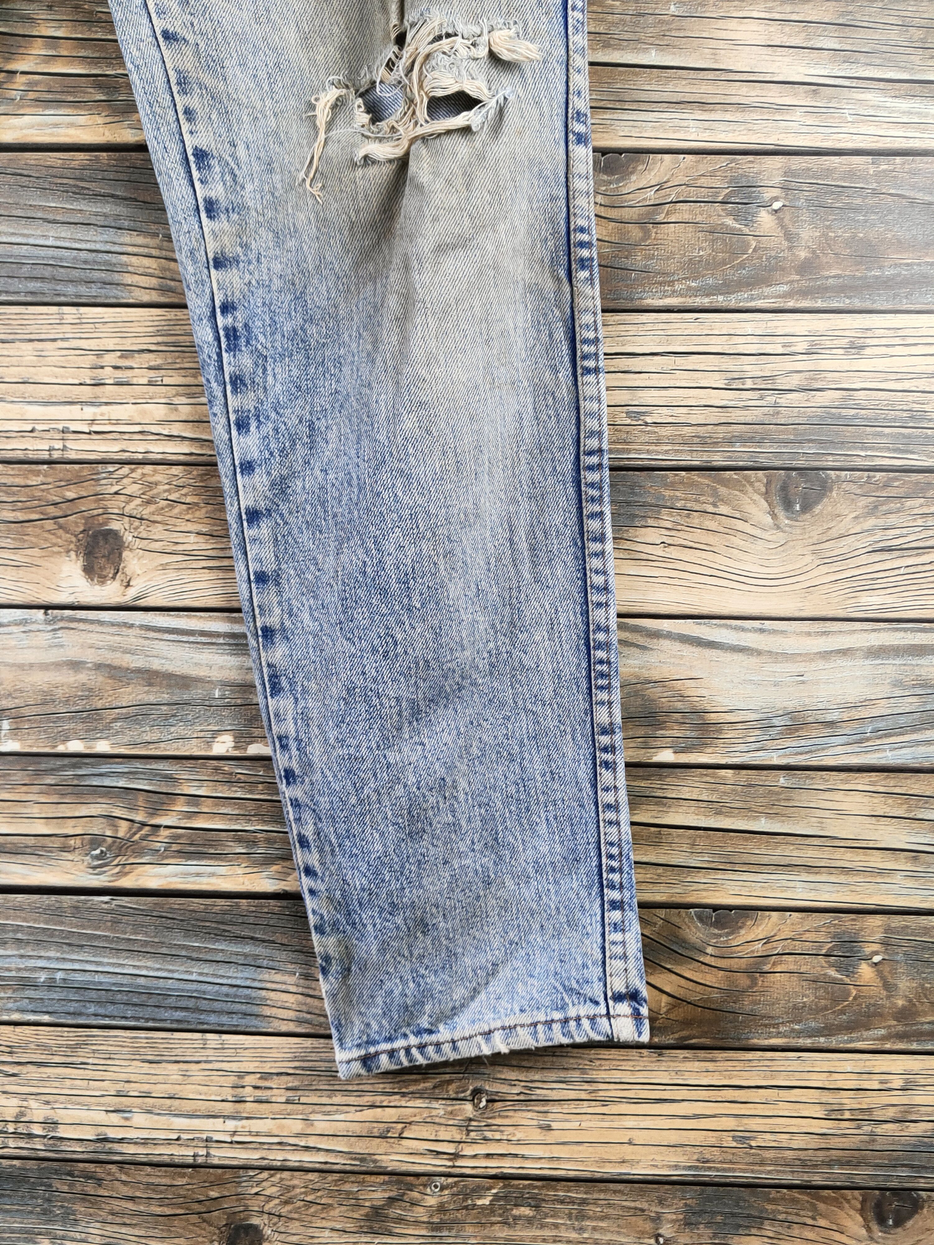 Levi's DL Levi's big E Blue Distressed Ripped Jeans #46-962 Size US 31 - 6 Thumbnail