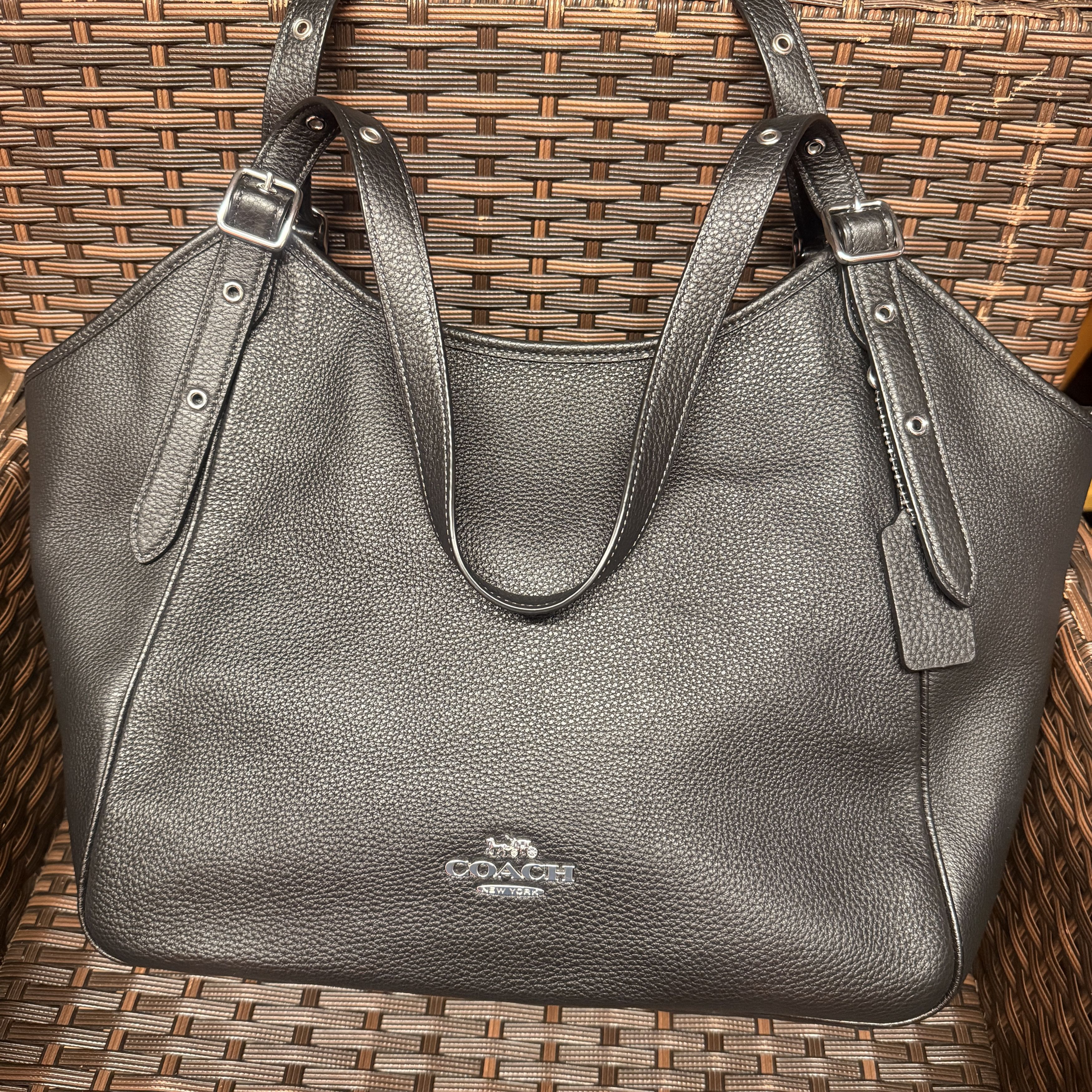 NWT Coach Meadow Shoulder Bag Cm074 In Black, Women's