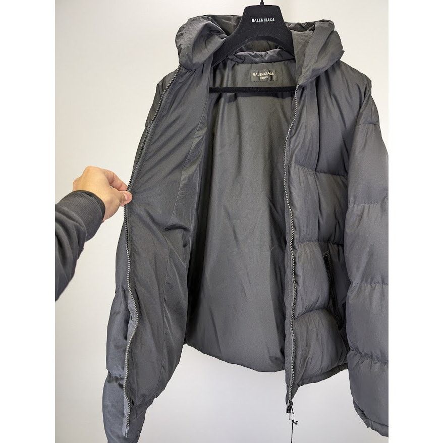 Balenciaga o1rshd1 Sporty B Down Puffer Jacket in Black Size US M / EU 48-50 / 2 - 10 Thumbnail