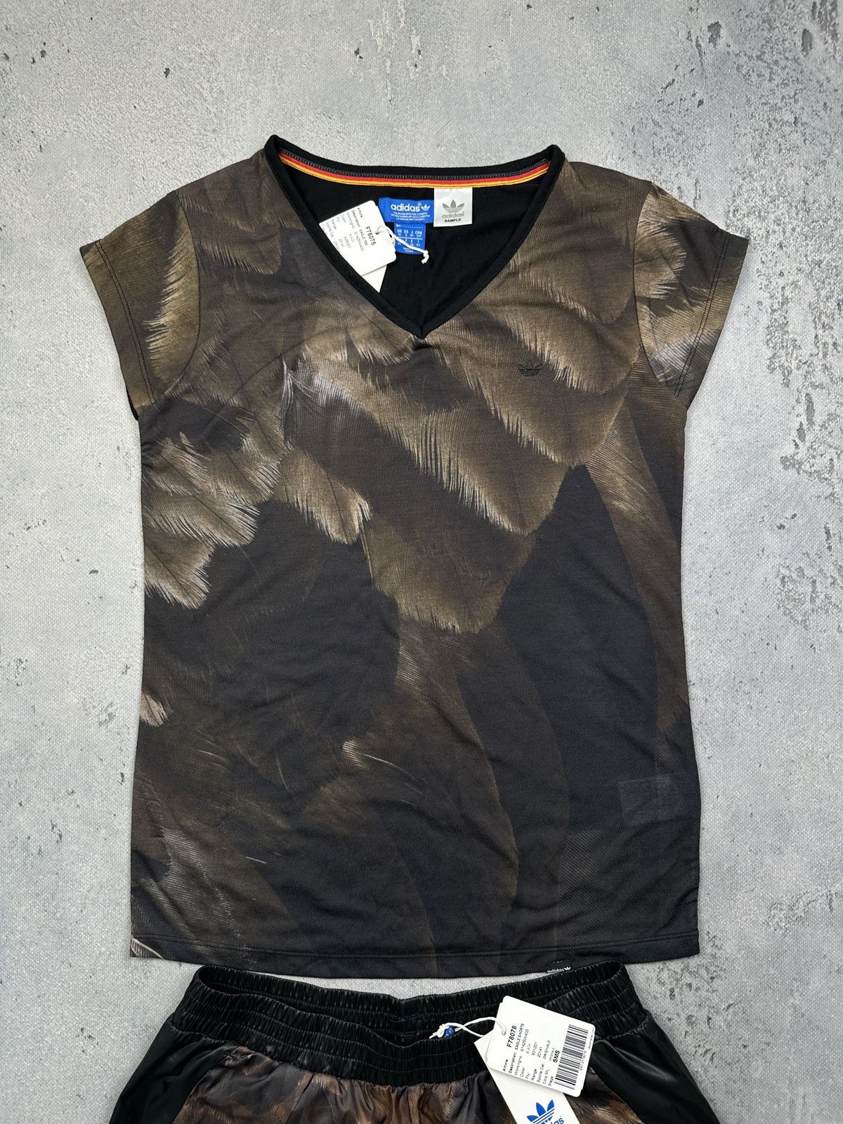 Adidas Adidas Originals Eagle Print Sample Tee & Shorts Set Rare Size 28" / US 6 / IT 42 - 2 Thumbnail