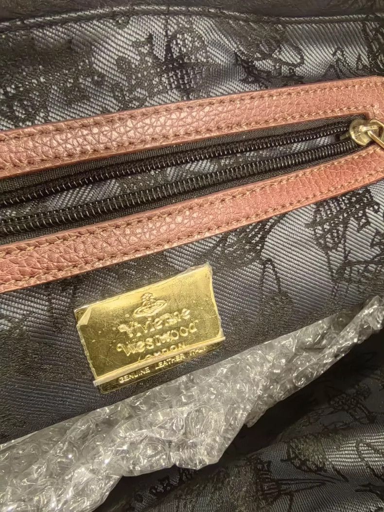 Vivienne Westwood Vivienne Westwood size os Red lily pattern leather shoulder Size ONE SIZE - 9 Thumbnail