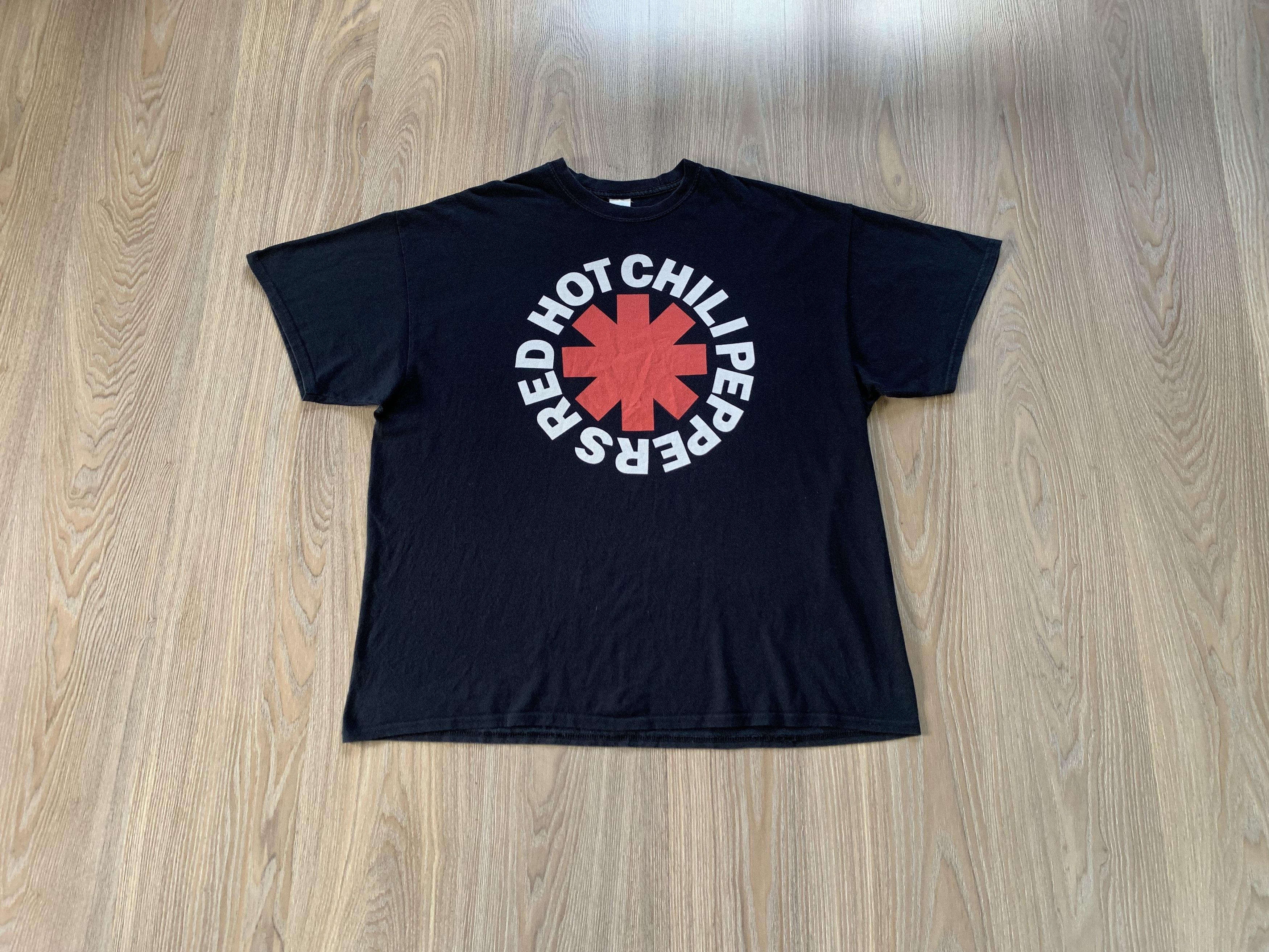 Band Tees Gildan Red Hot Chili Peppers Rock Band Tshirt Size US XXL / EU 58 / 5 - 1 Thumbnail