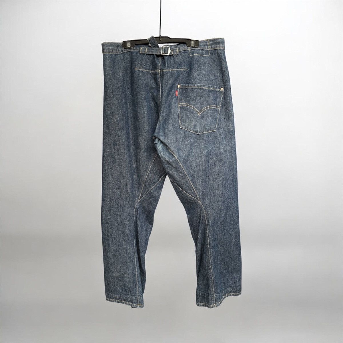 Levi's Vintage Levis Engineered Cinch Back Loose Fit Denim Jeans Size US 32 / EU 48 - 1 Thumbnail