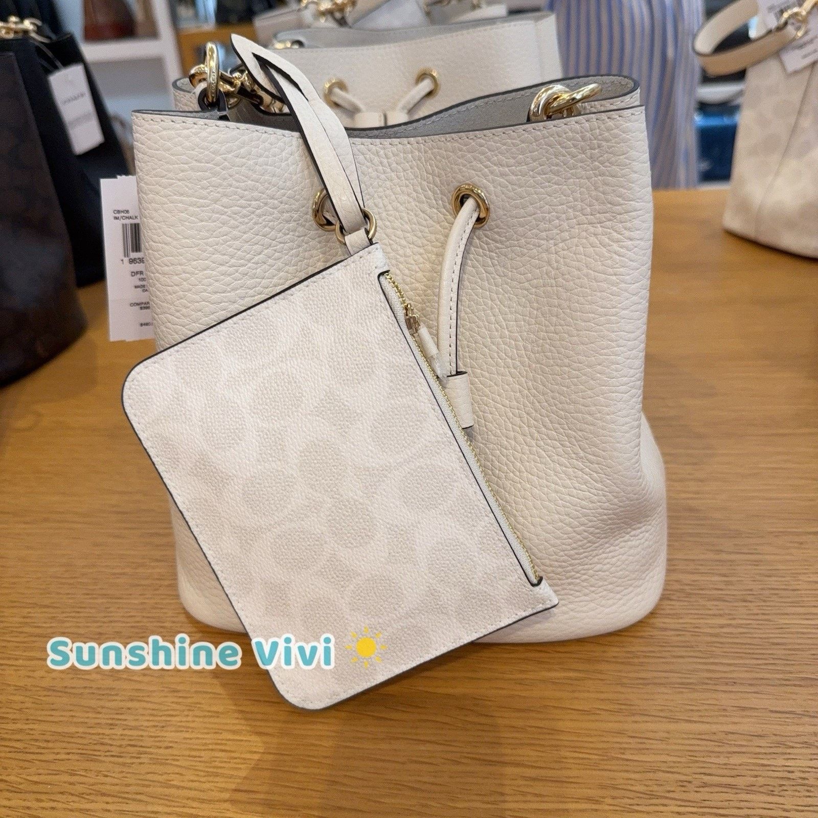 Coach NWT Coach Rowan Bucket Bag Leather CBH06 Gold/Chalk Size ONE SIZE - 1 Thumbnail