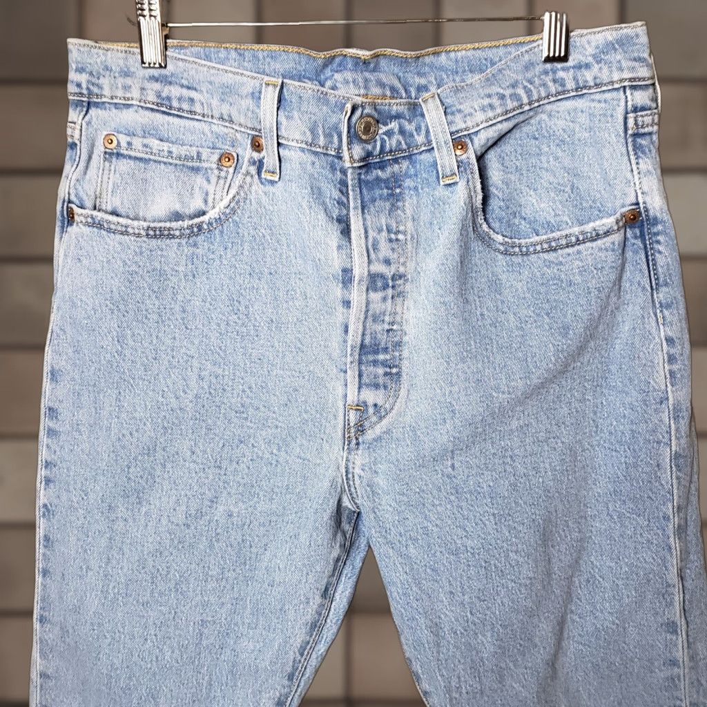 Levi's **Levi's 501 Women's Light Wash Skinny Jeans - Size 31** User: Levi's 501 Women's Light Wash Skinny Jeans - Size 31 Size 24" / US 00 / IT 34 - 1 Thumbnail