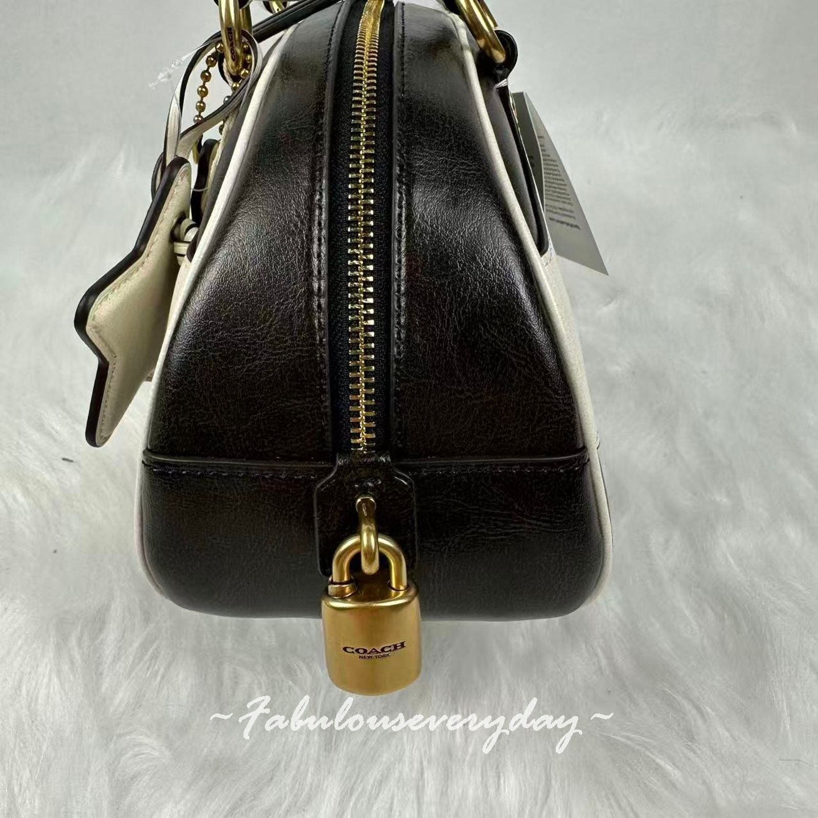 Coach Coach Coachtopia Bowling Shoulder Bag Black/Chalk CDU49 NWT Size ONE SIZE - 5 Thumbnail
