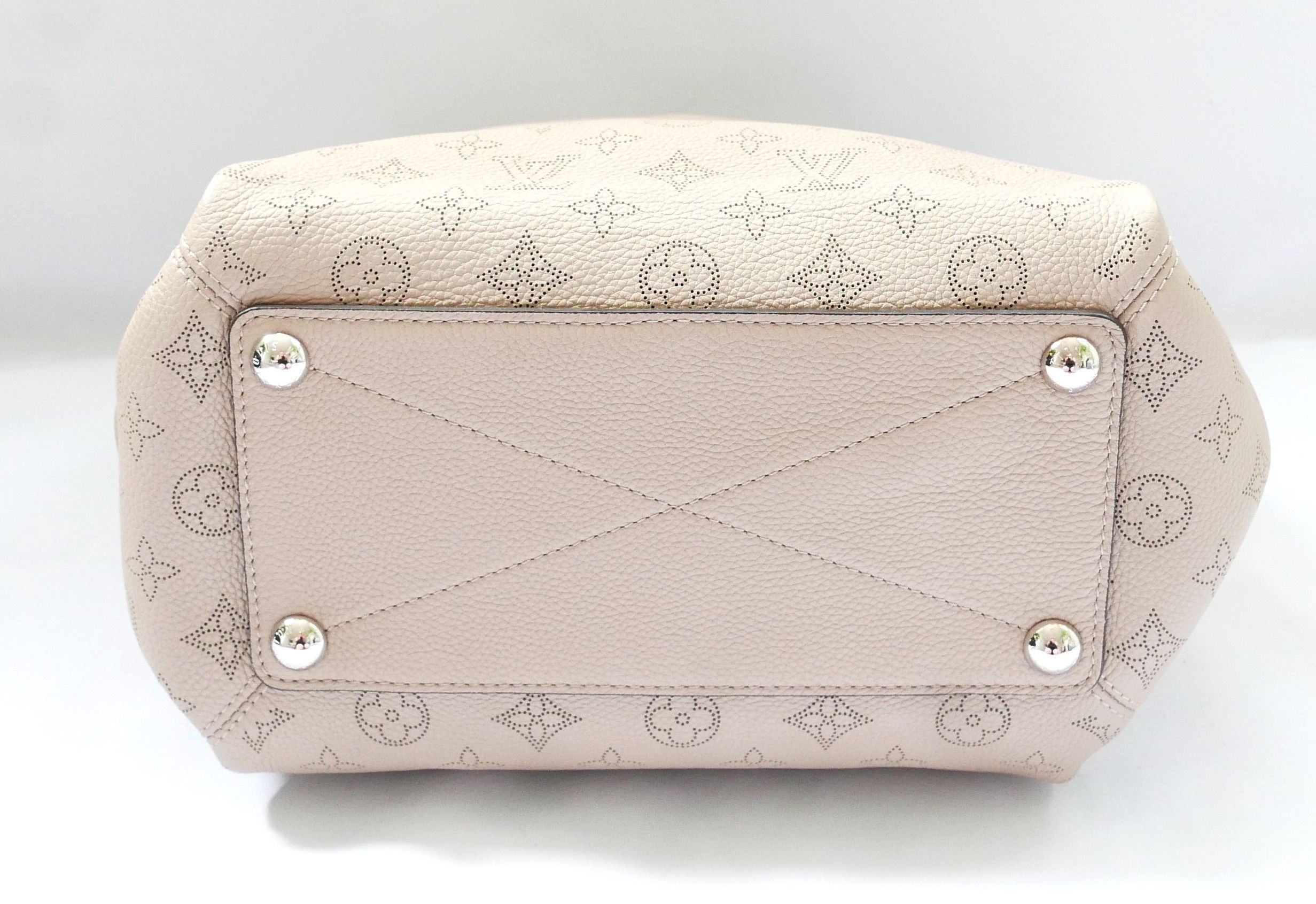 Louis Vuitton Louis Vuitton Babylone PM Mahina Galet Bag Size ONE SIZE - 5 Thumbnail