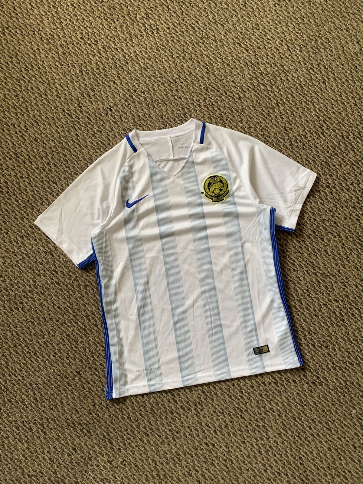 Nike Nike 2016 Malaysia National Soccer Team Away Jersey Dri-fit Size US L / EU 52-54 / 3 - 1 Thumbnail