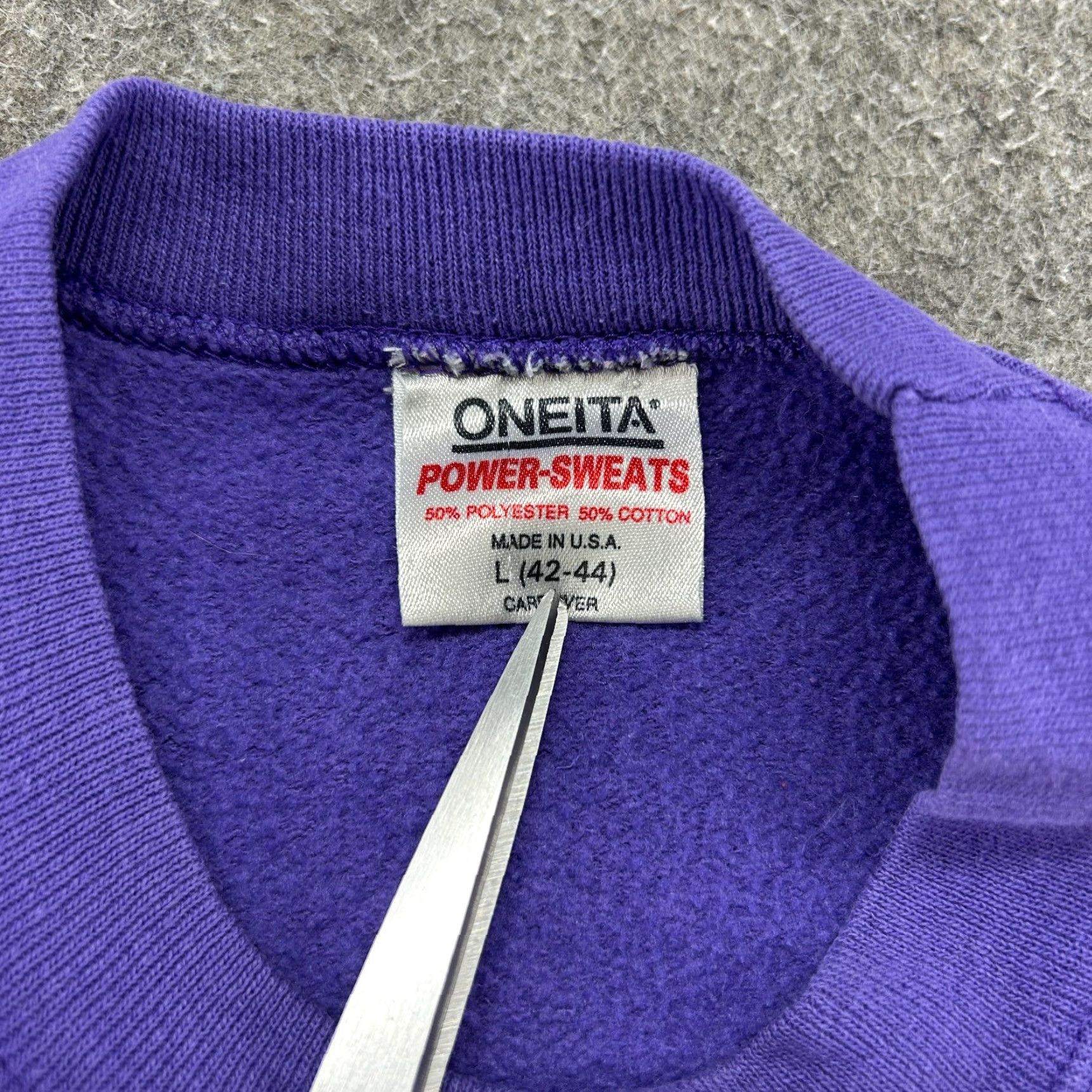 Vintage VINTAGE Onieta Sweatshirt Mens L Purple Crew Neck Pullover Fleece Blank USA 90s Size US L / EU 52-54 / 3 - 4 Thumbnail