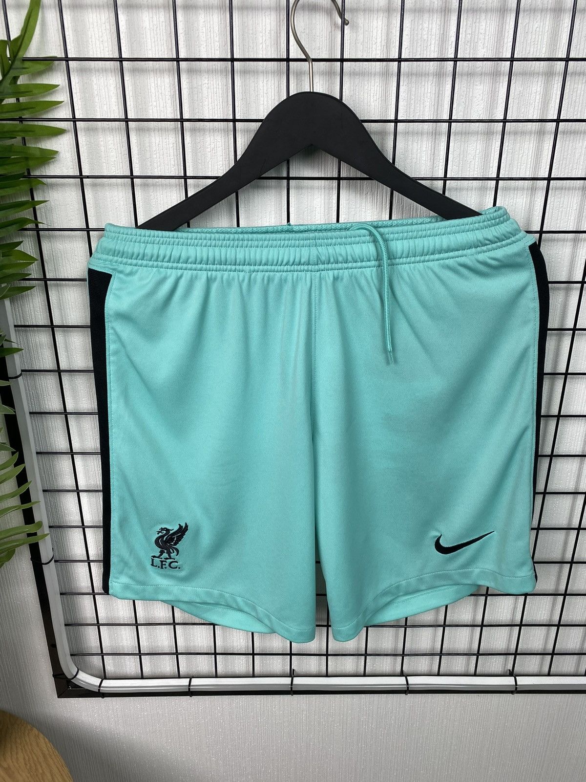 Nike Nike Liverpool Shorts Turquoise Men’s M Soccer Training Size US 32 / EU 48 - 1 Thumbnail