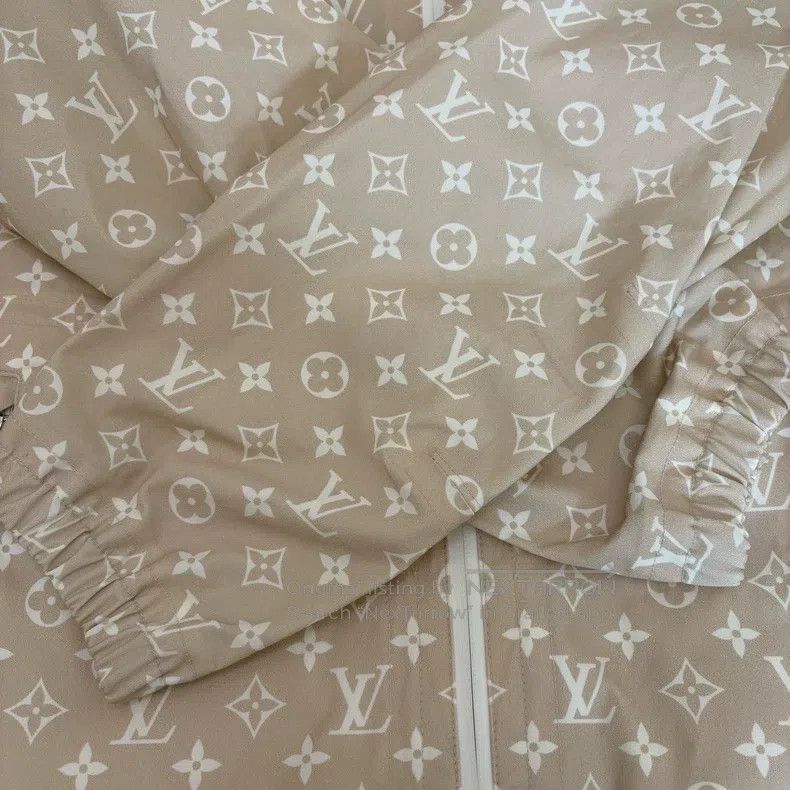 Louis Vuitton Louis Vuitton 22 logo full-print color-block hooded zipper Size XS / US 0-2 / IT 36-38 - 6 Thumbnail