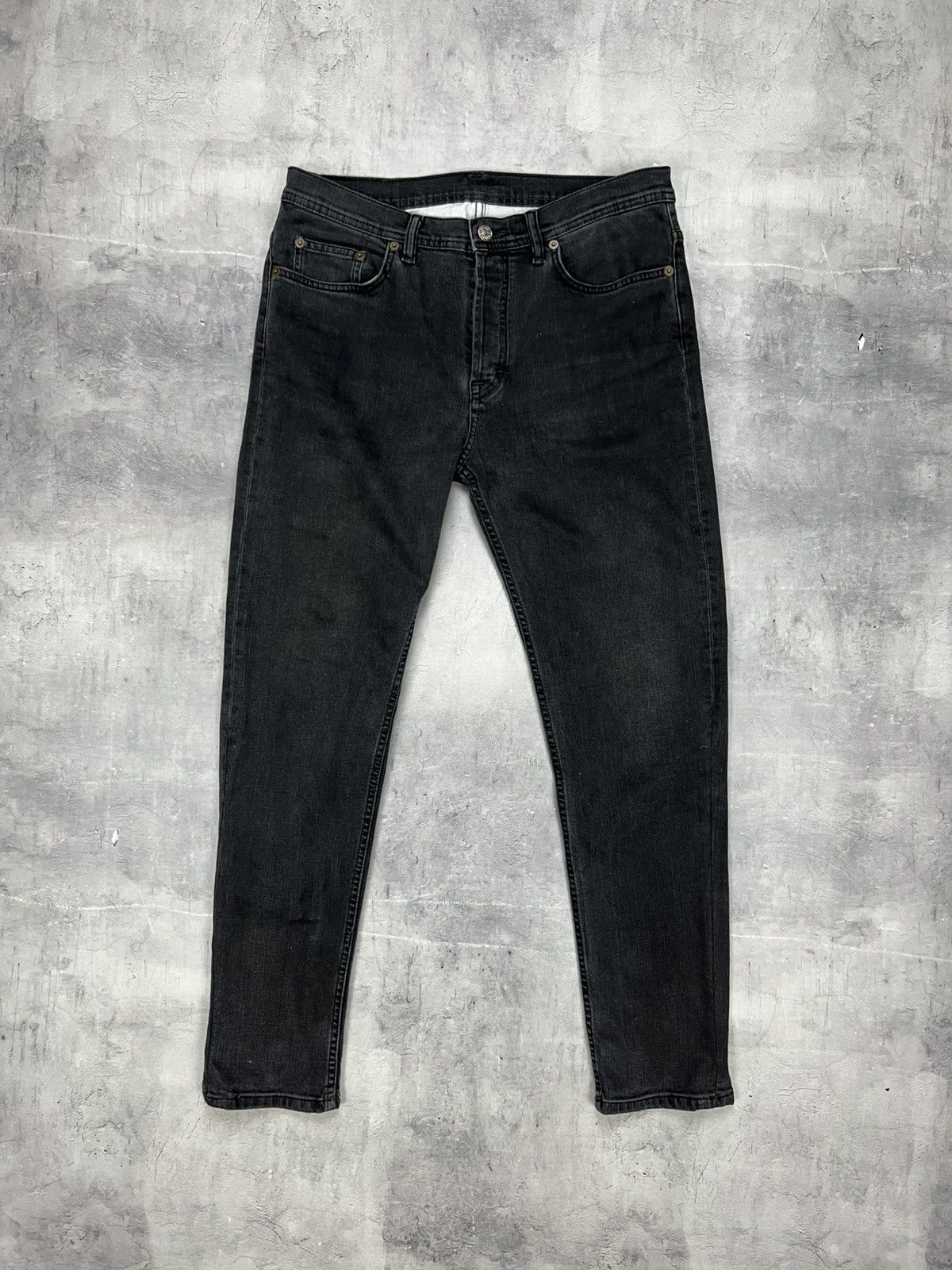 Acne Studios ブラック デニム RIVER USED BLACK ACNE STUDIOS】 スリムテーパードジーンズ(RIVER USED BLACK