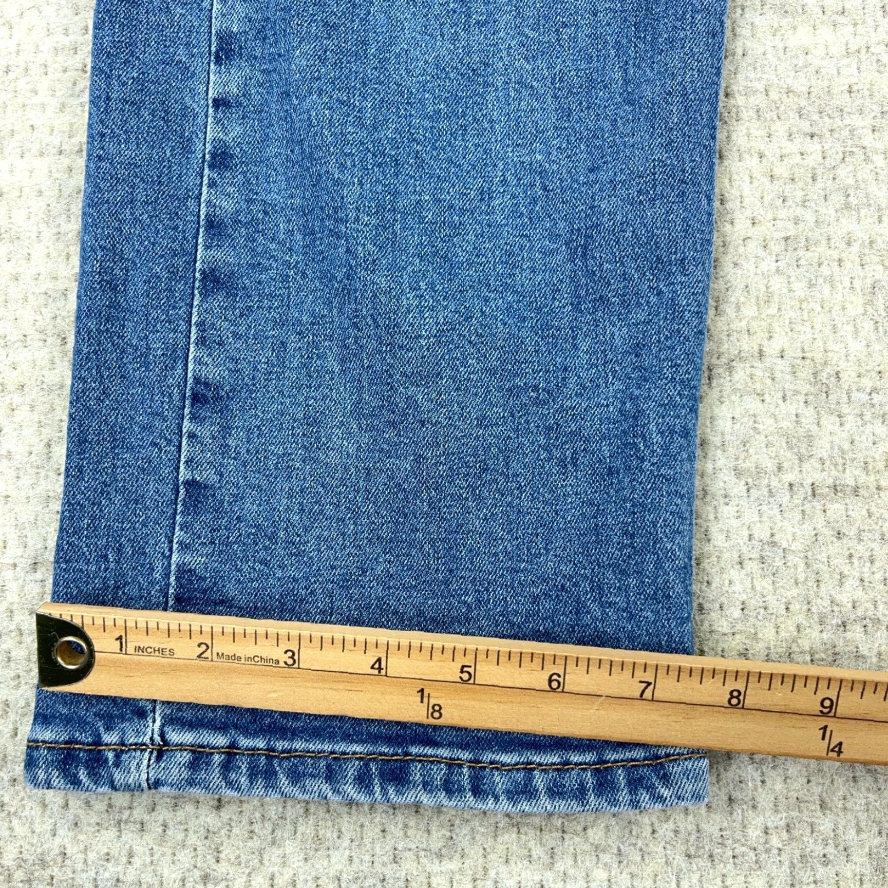 Levi's Levi's 505 Jeans Men 36x30 Straight Regular Fit Med Wash Denim Blue 5-Pocket Logo Zipper Belt Loops Casual Vintage Style Mens Size US 36 / EU 52 - 6 Thumbnail
