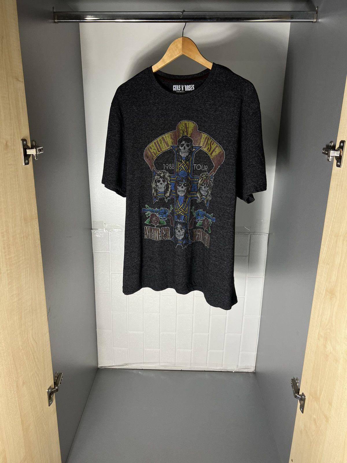 Band Tees VINTAGE GUNS N ROSES WORLD TOUR ROCK T-SHIRT METAL Y2K 90s Size US XXL / EU 58 / 5 - 7 Thumbnail