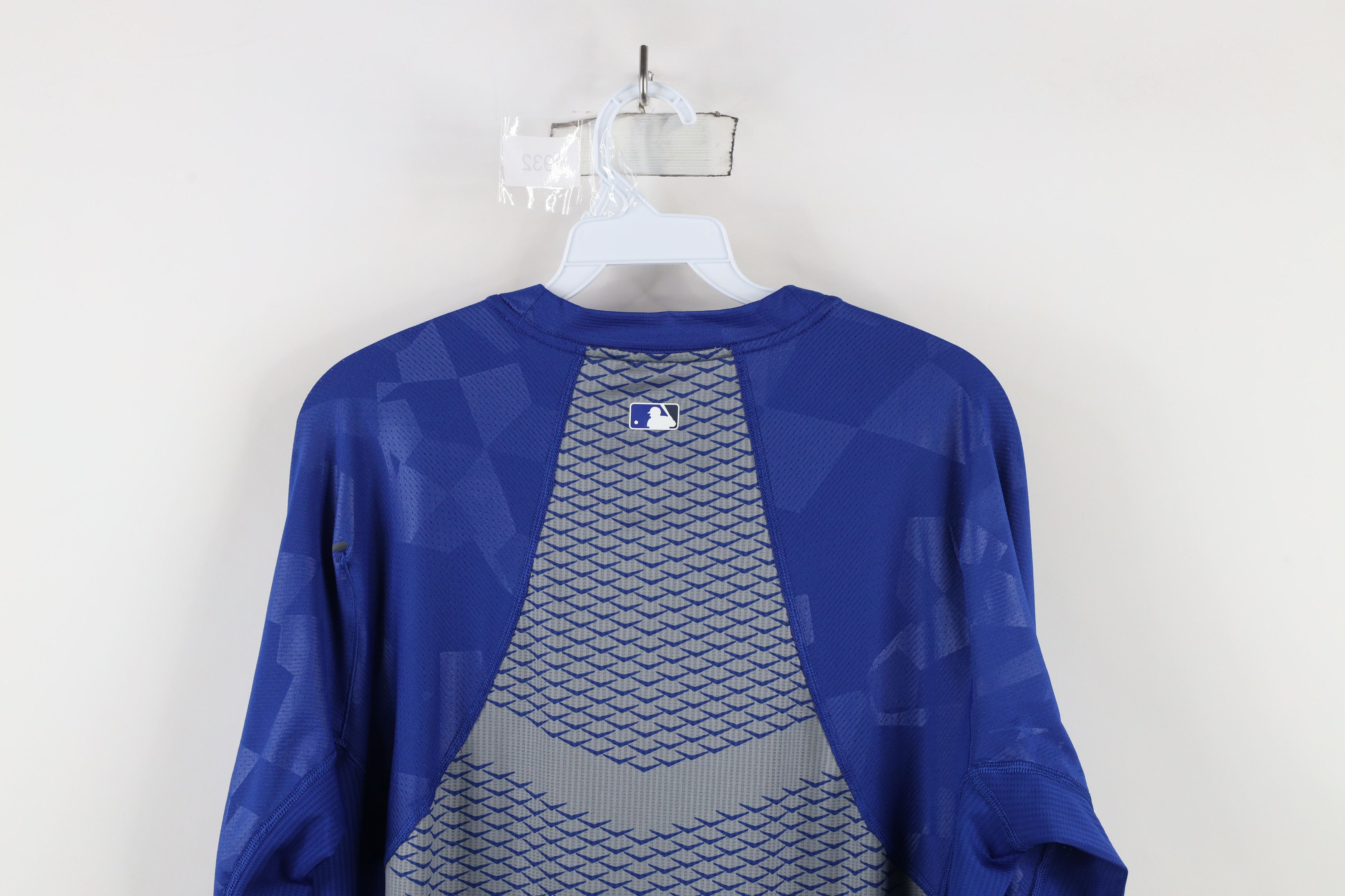 Nike × Vintage Nike Pro Hypercool Fitted Toronto Blue Jays Raglan T-Shirt Size US L / EU 52-54 / 3 - 11 Thumbnail