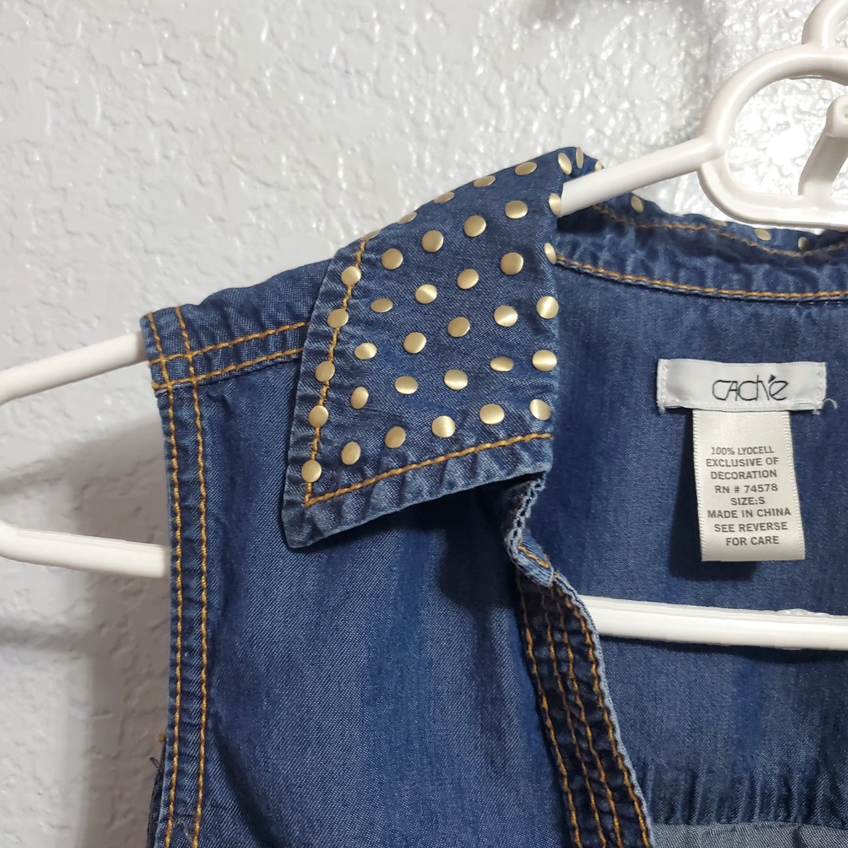 Vintage VINTAGE Cache Top Women S Blue Studded V Neck Button Front Sleeveless Lyocell Boho Western Body Slim Size S / US 4 / IT 40 - 3 Thumbnail