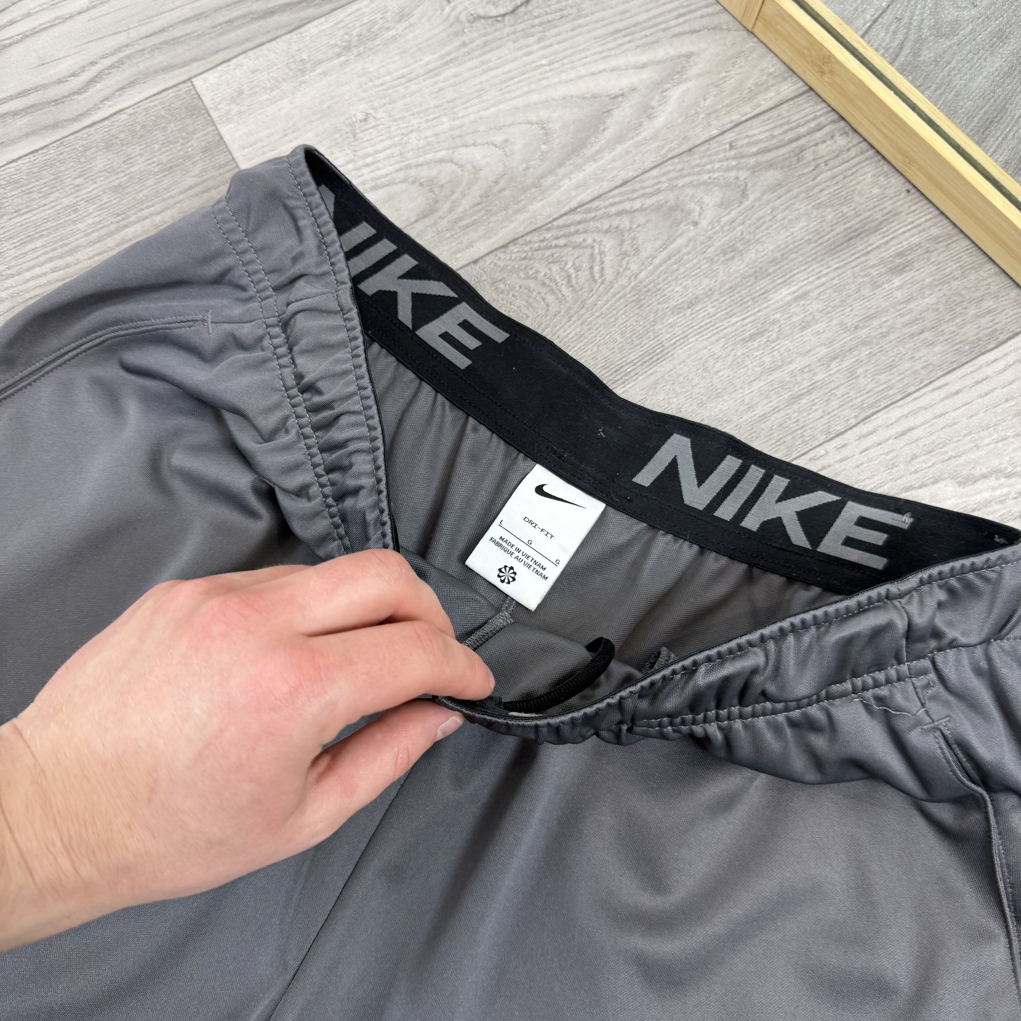 Nike Nike Dri-Fit Grey Shorts Size US 34 / EU 50 - 7 Thumbnail