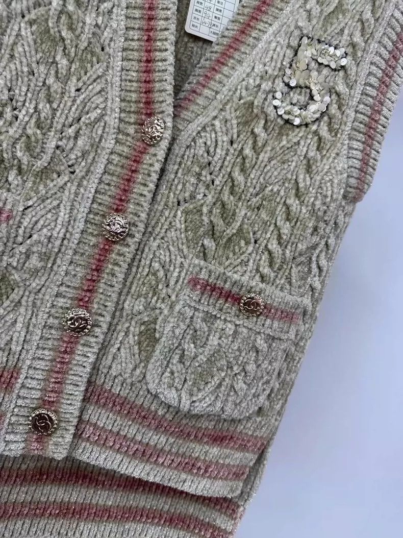 Chanel Chanel 22A high-end handicraft workshop red logo cardigan Size XXS / US 00 / IT 34 - 3 Thumbnail